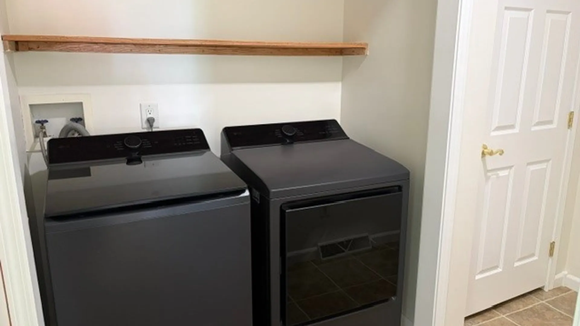 Property at 526 Delmar Place, Salina, NY 13208 14