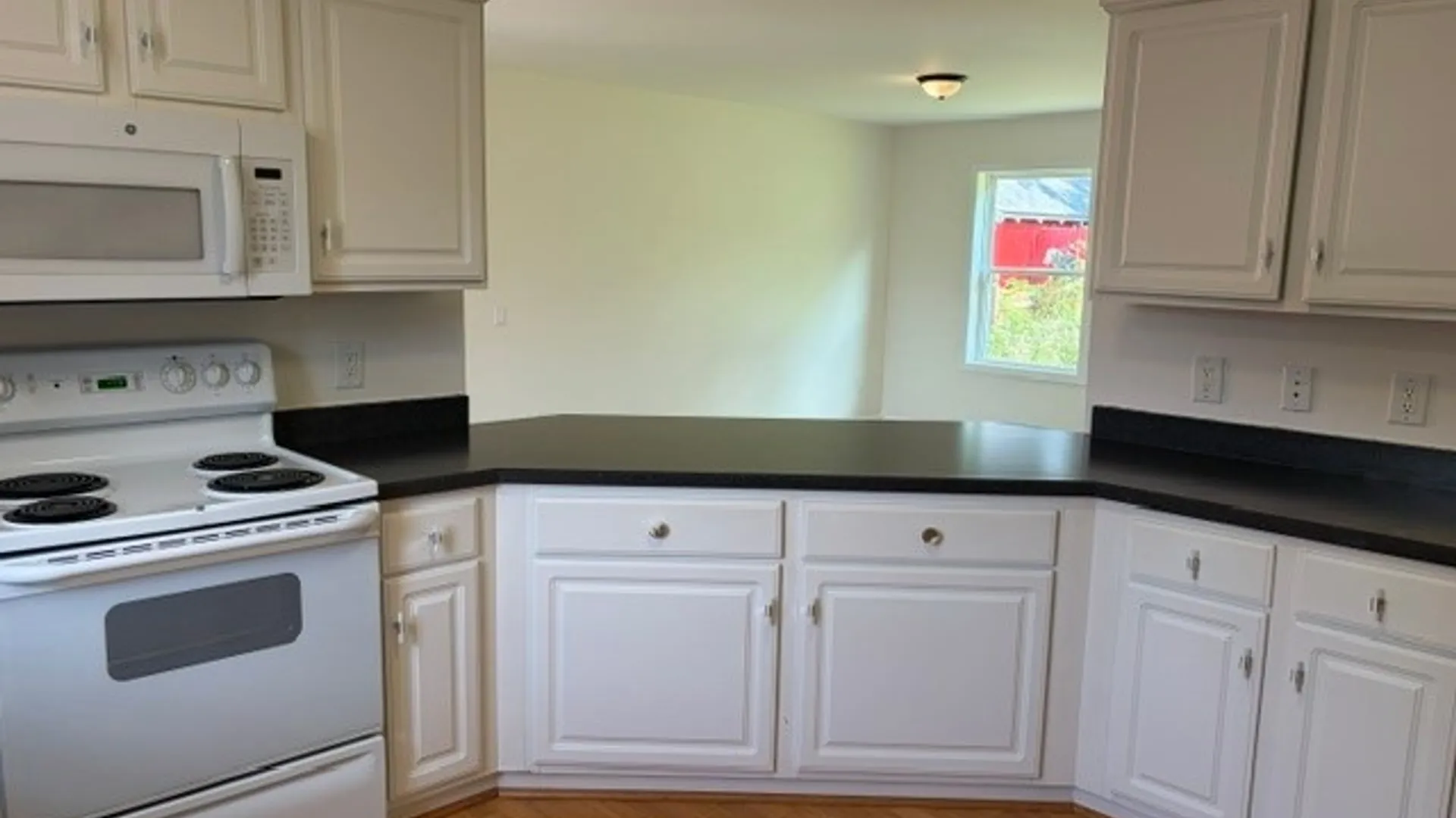 Property at 526 Delmar Place, Salina, NY 13208 12