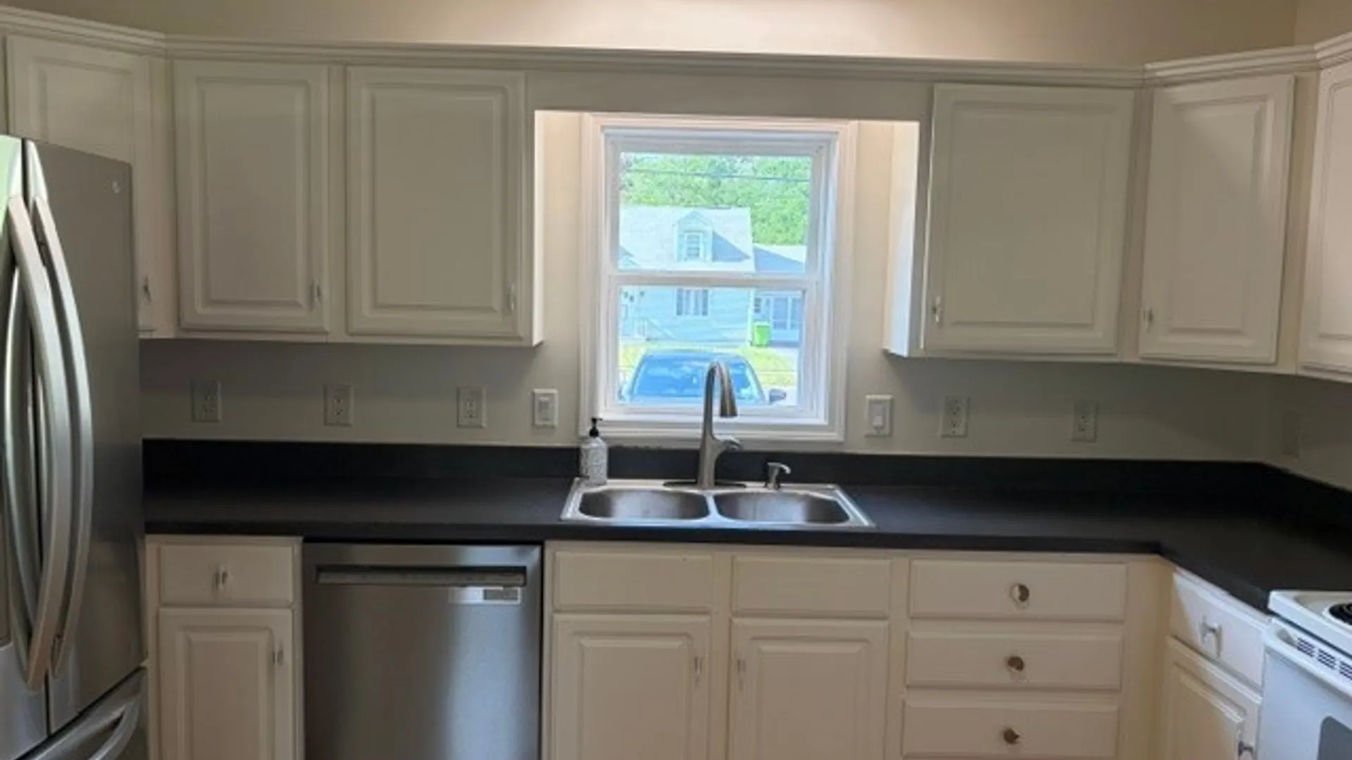Property at 526 Delmar Place, Salina, NY 13208 11
