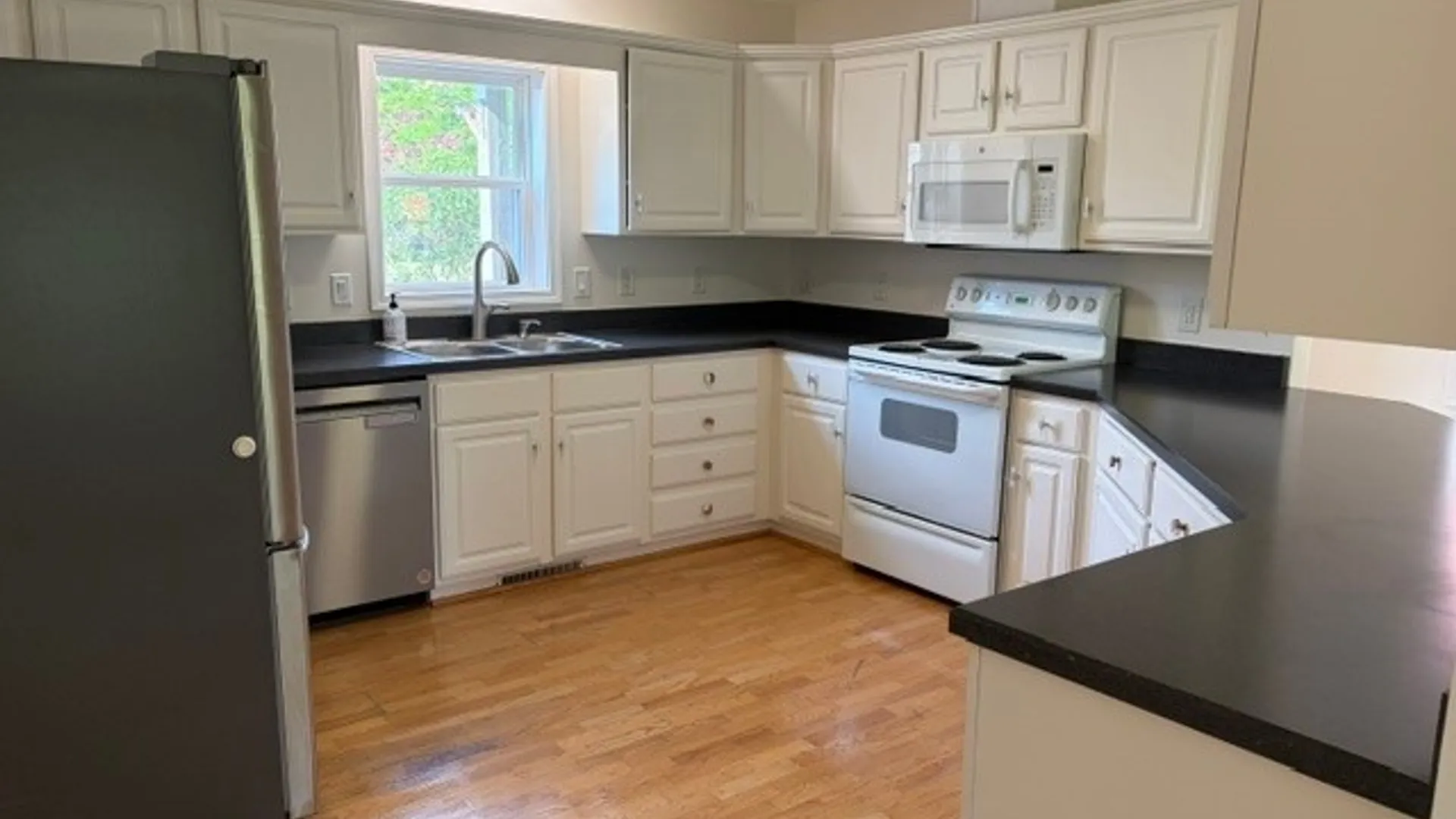 Property at 526 Delmar Place, Salina, NY 13208 10