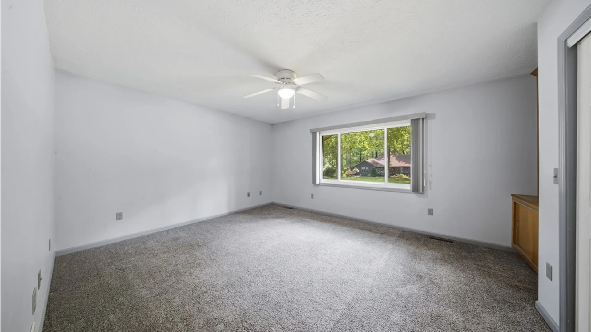 Property at 10 Woodbriar Lane, Chili, NY 14624 17