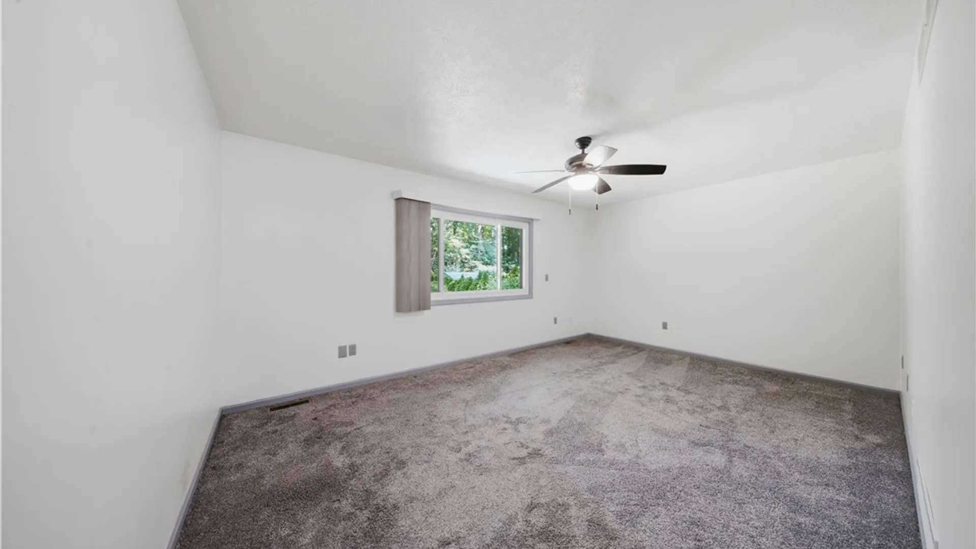 Property at 10 Woodbriar Lane, Chili, NY 14624 23