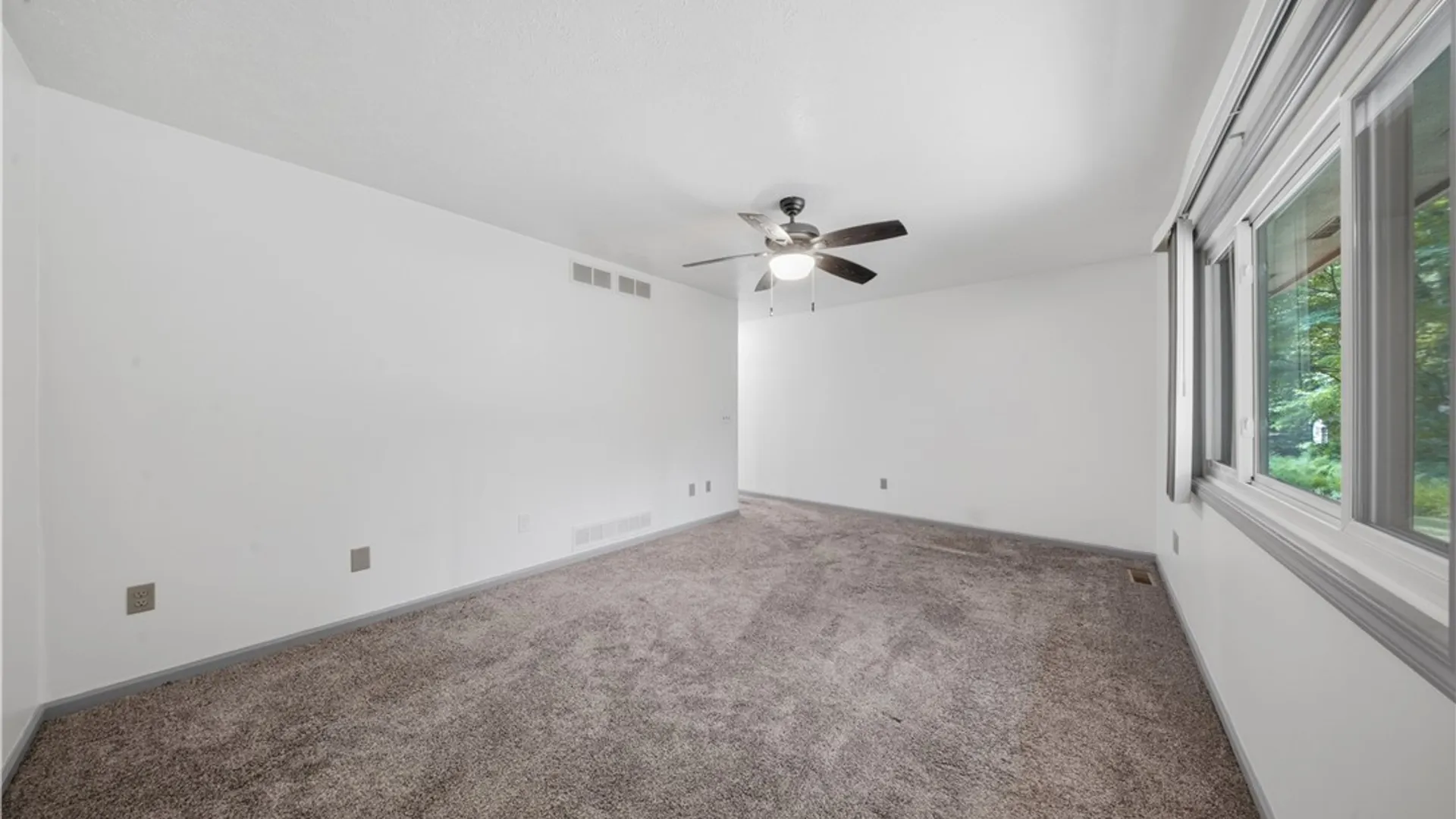 Property at 10 Woodbriar Lane, Chili, NY 14624 24