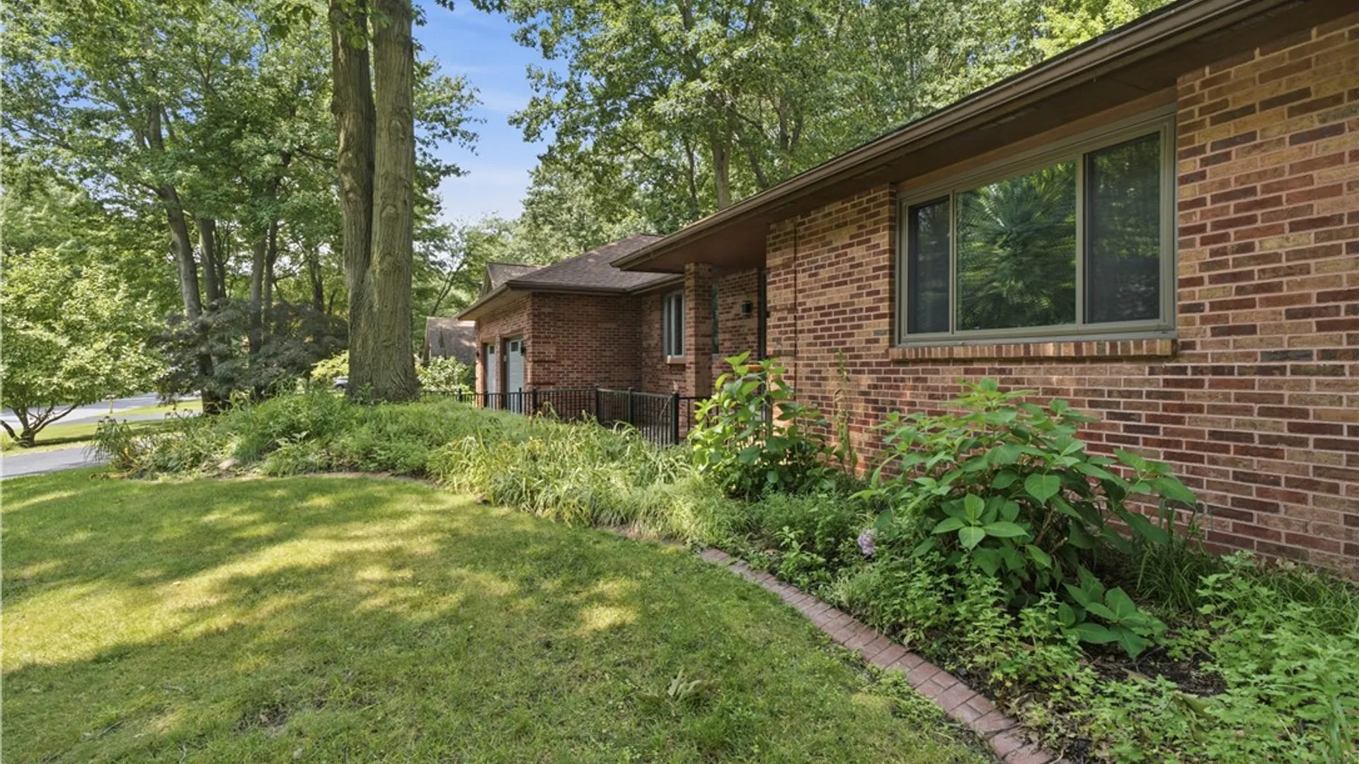 Property at 10 Woodbriar Lane, Chili, NY 14624 2