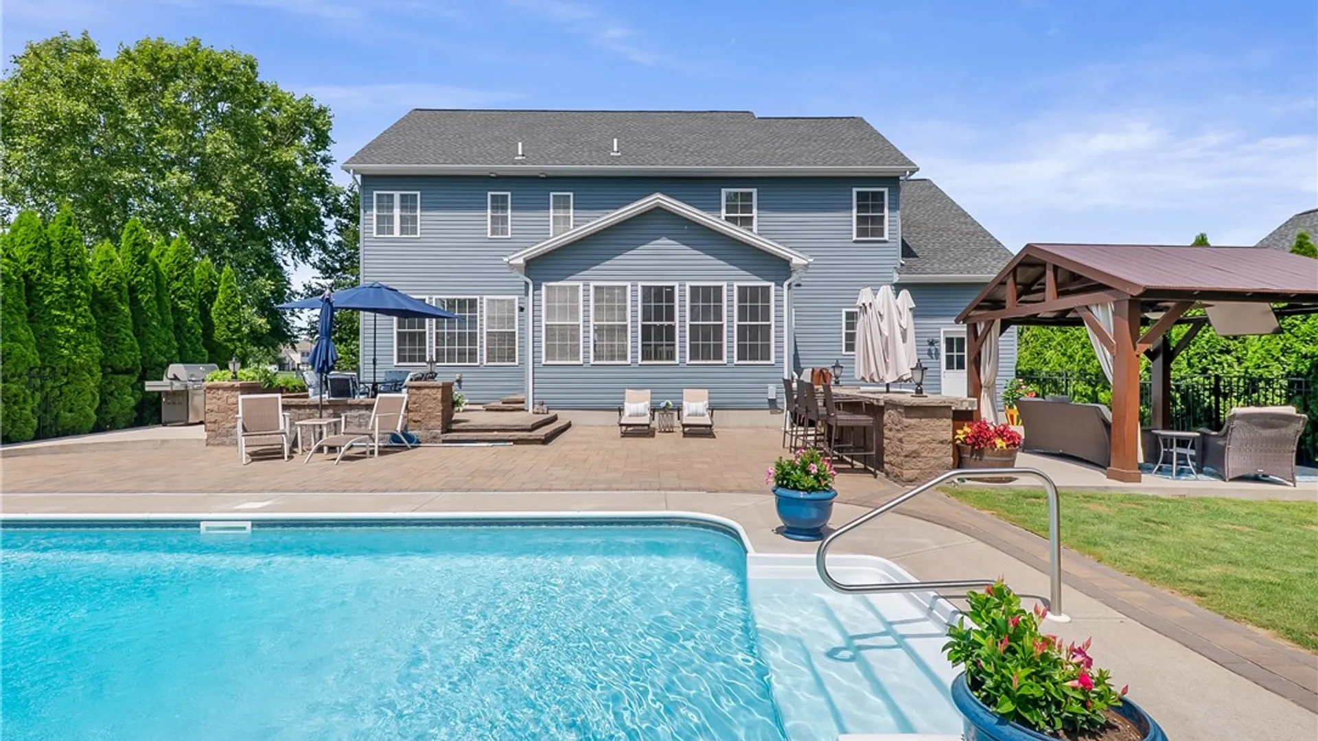 Property at 95 Blue Aspen Way, Greece, NY 14612 4