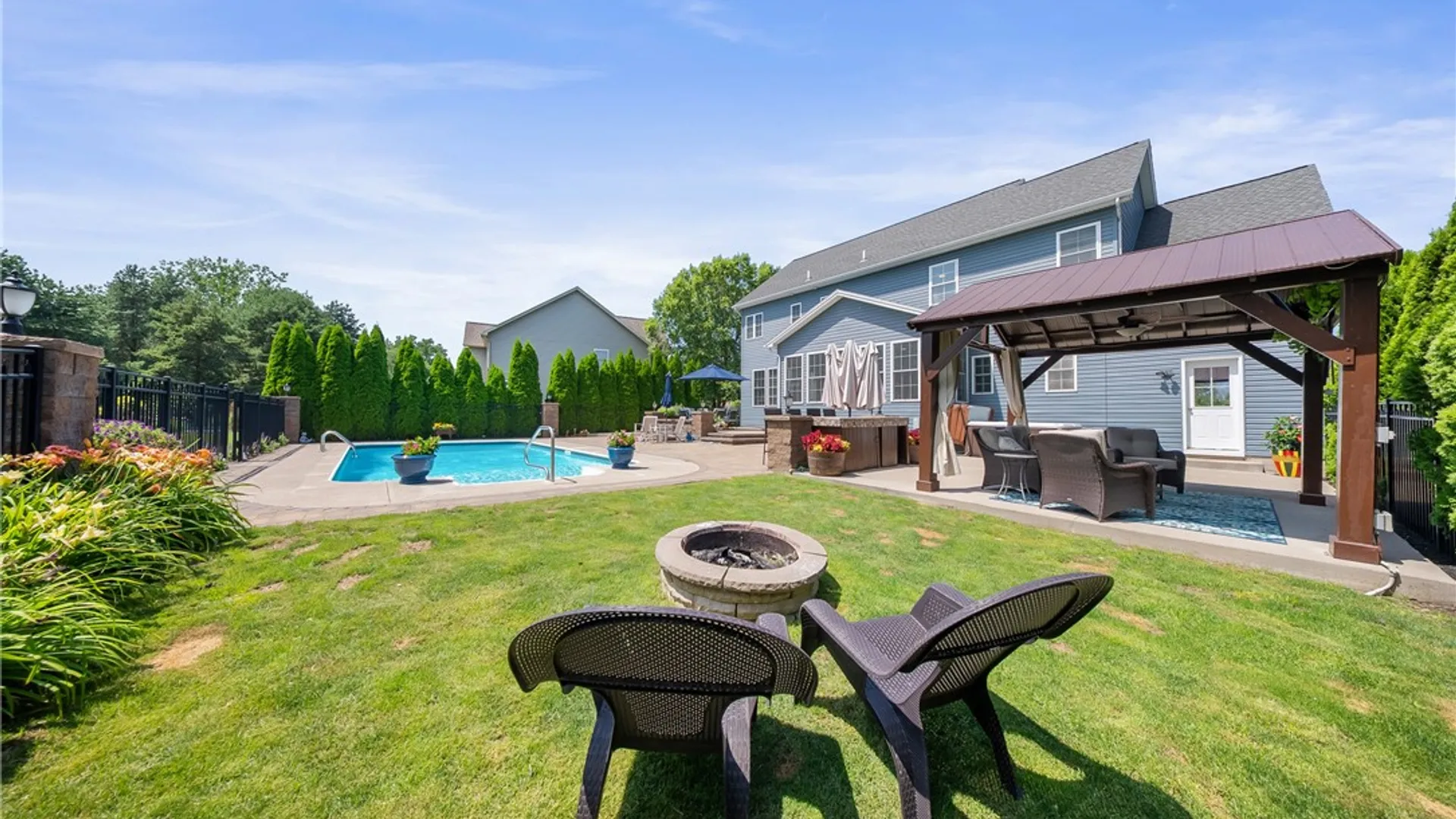 Property at 95 Blue Aspen Way, Greece, NY 14612 12