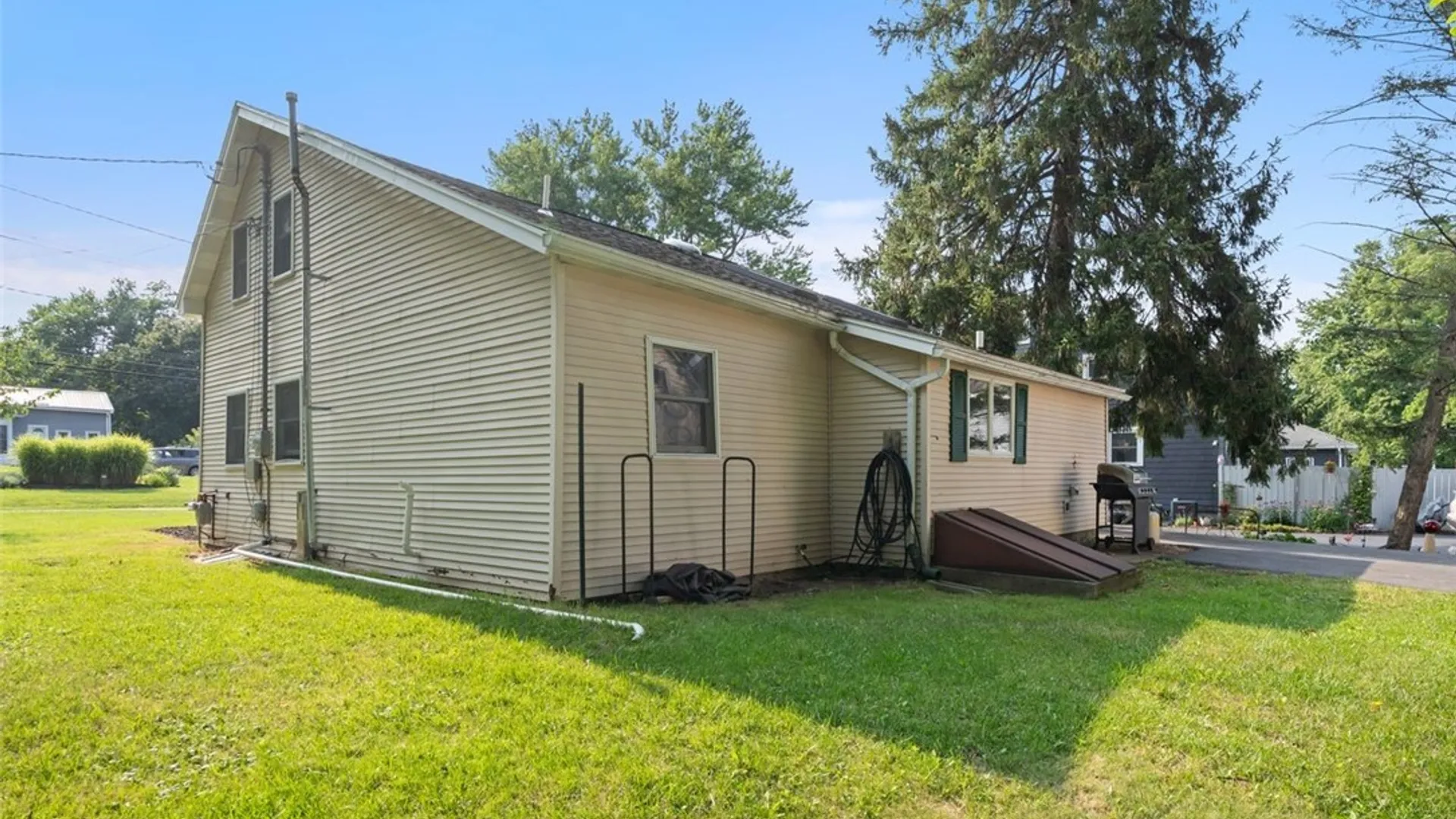 Property at 16 Park Lane, Rush, NY 14543 30