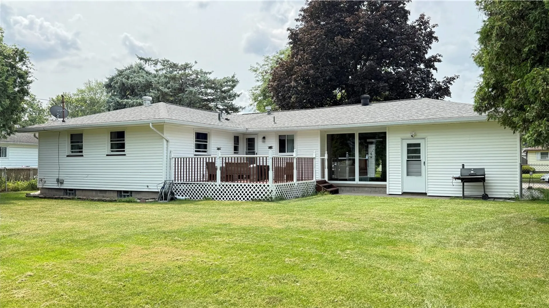 Property at 375 Angelus Drive, Irondequoit, NY 14622 31