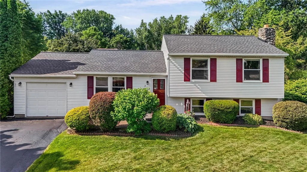 Property at 212 Overland Trail, Henrietta, NY 14586