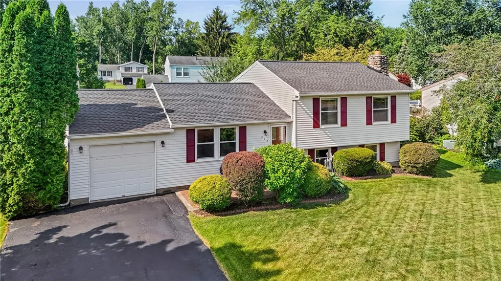 Property at 212 Overland Trail, Henrietta, NY 14586 4