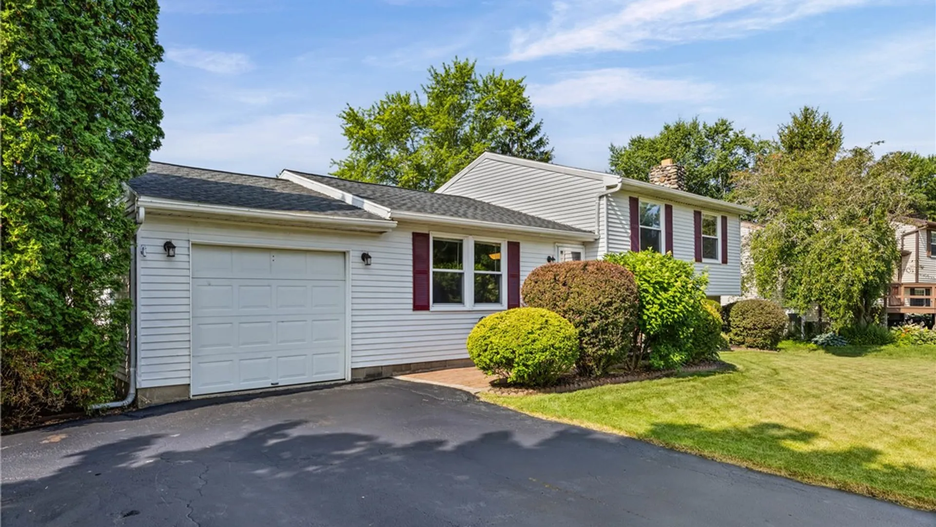 Property at 212 Overland Trail, Henrietta, NY 14586 5