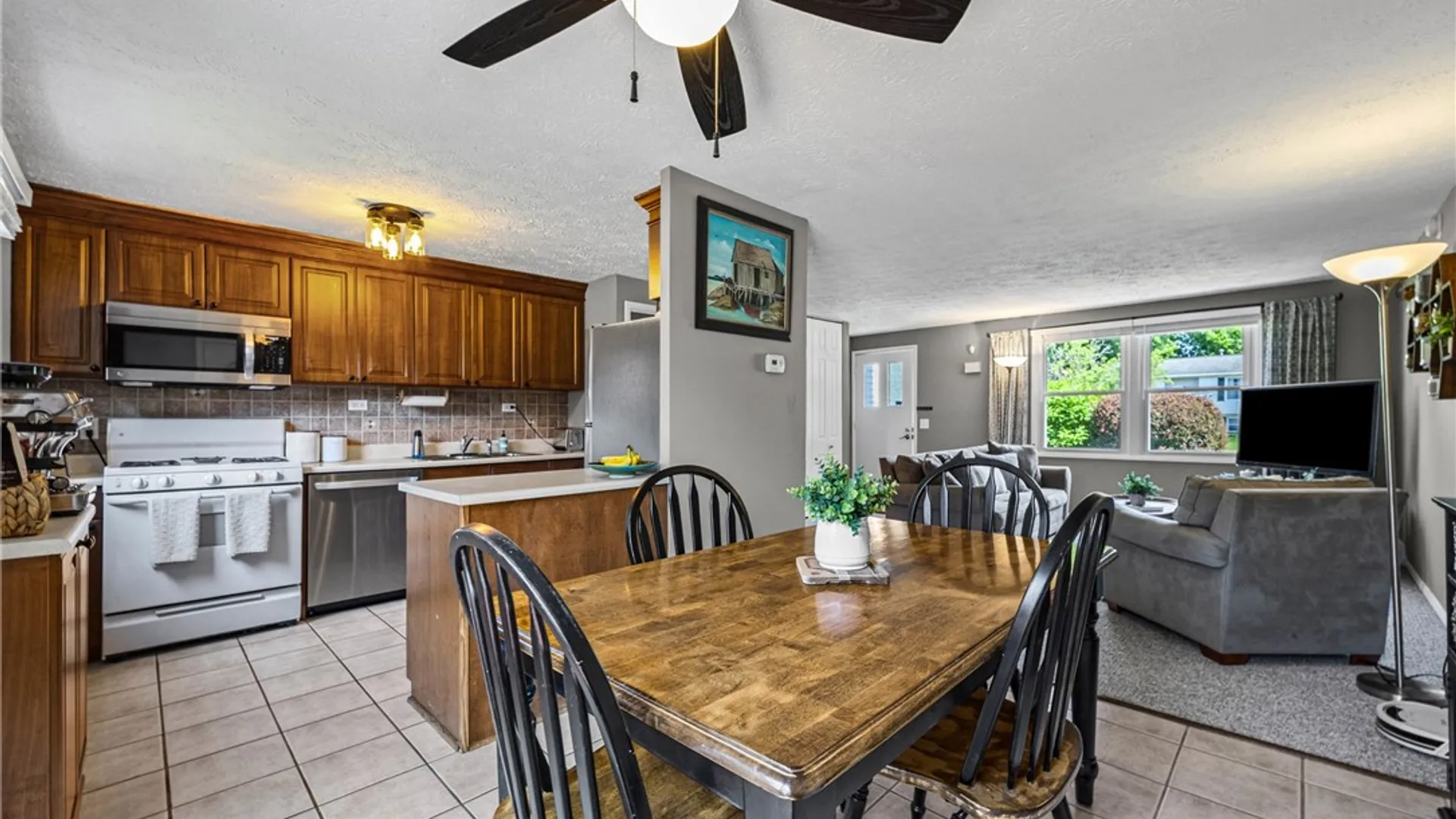Property at 212 Overland Trail, Henrietta, NY 14586 14