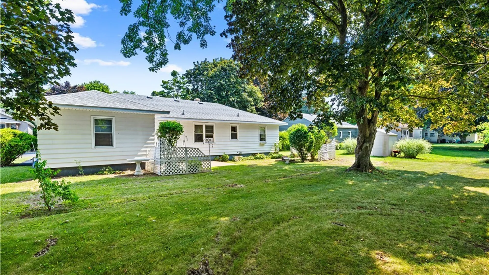 Property at 339 Lomond Place, Utica, NY 13502 4