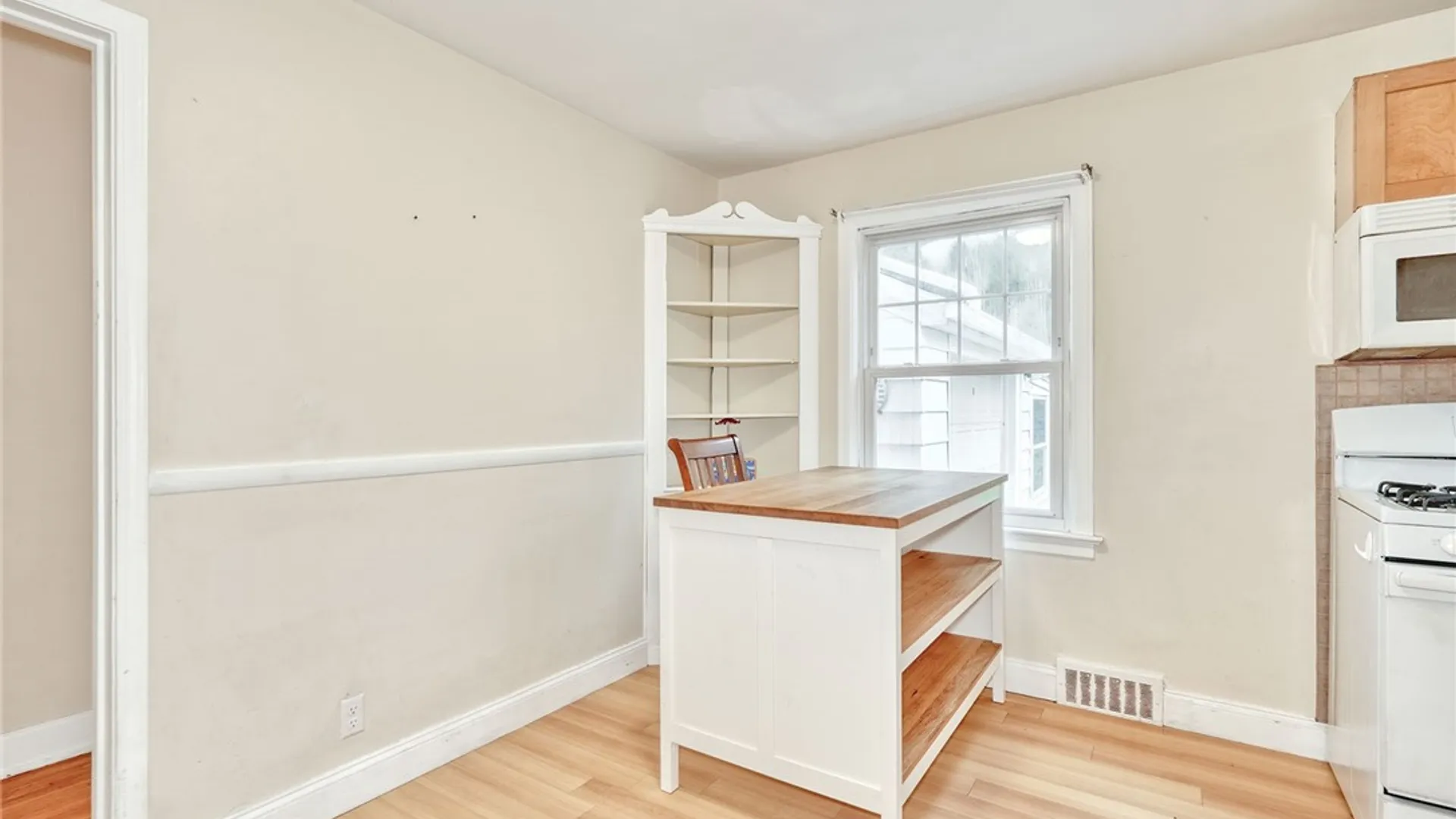 Property at 8 Wyncrest Drive, Chili, NY 14624 9