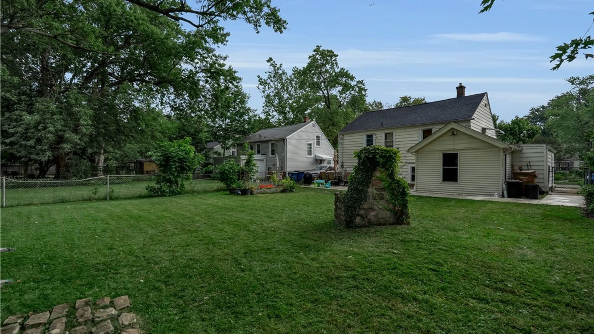Property at 401 Lamarck Dr, Cheektowaga, NY 14225 28