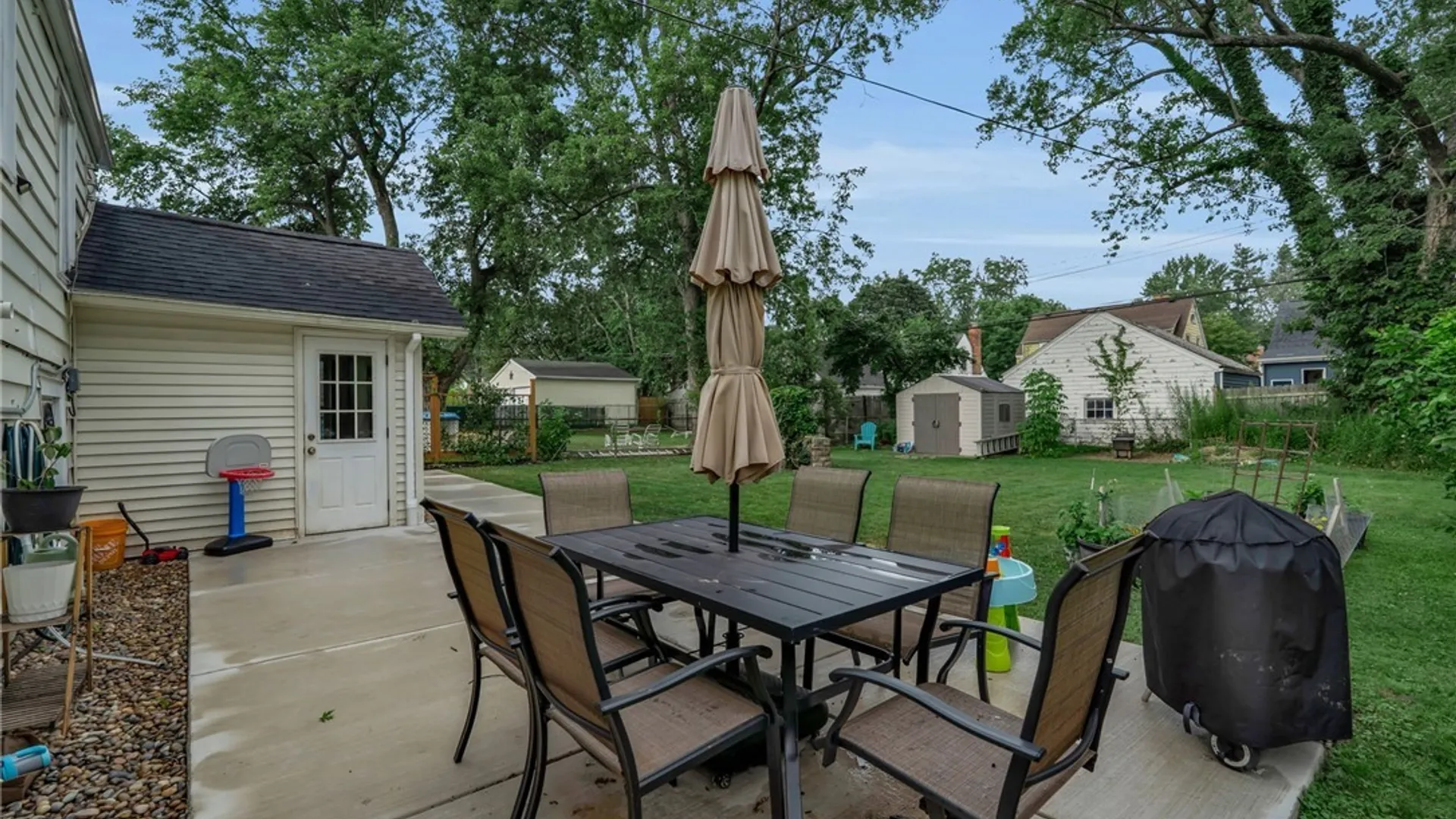 Property at 401 Lamarck Dr, Cheektowaga, NY 14225 30