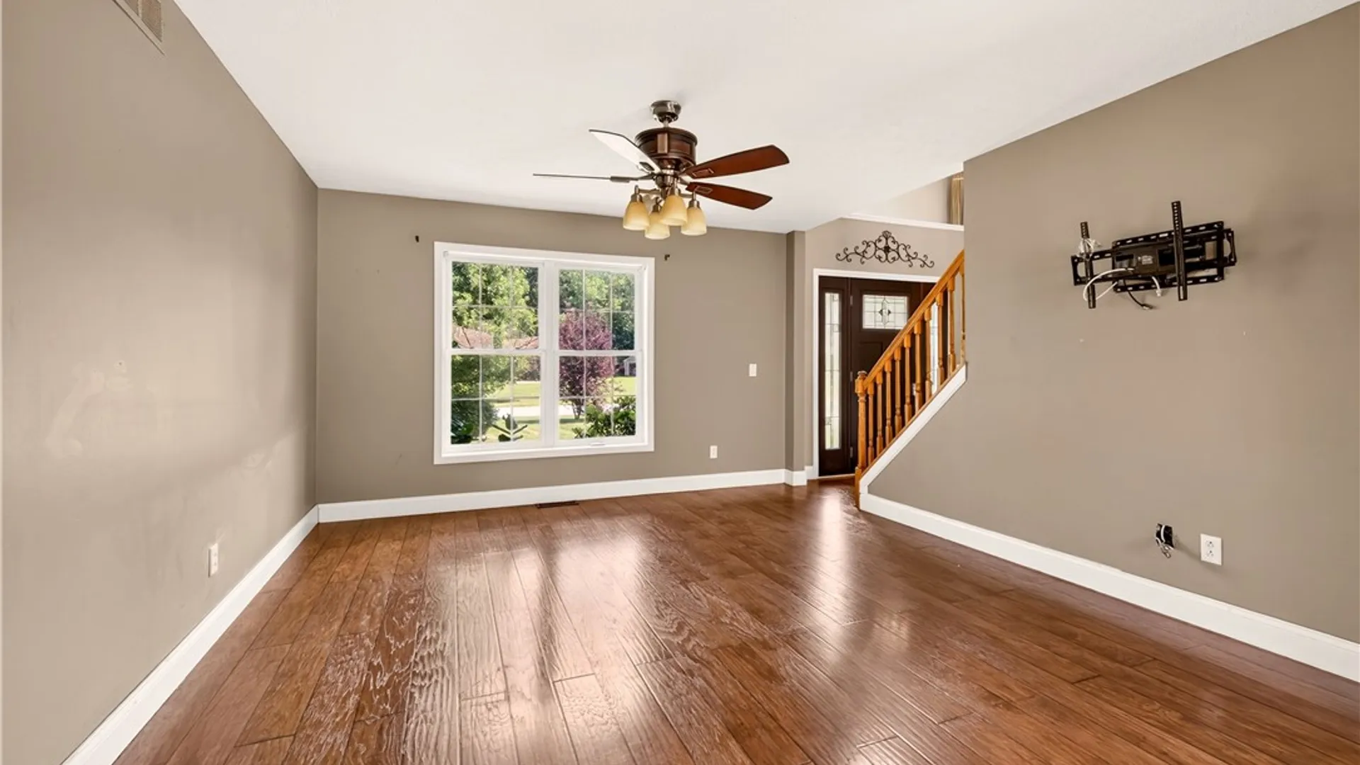 Property at 803 Red Fox Cir, Walworth, NY 14519 25