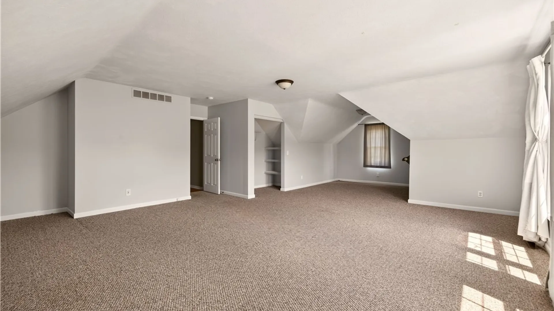 Property at 803 Red Fox Cir, Walworth, NY 14519 28