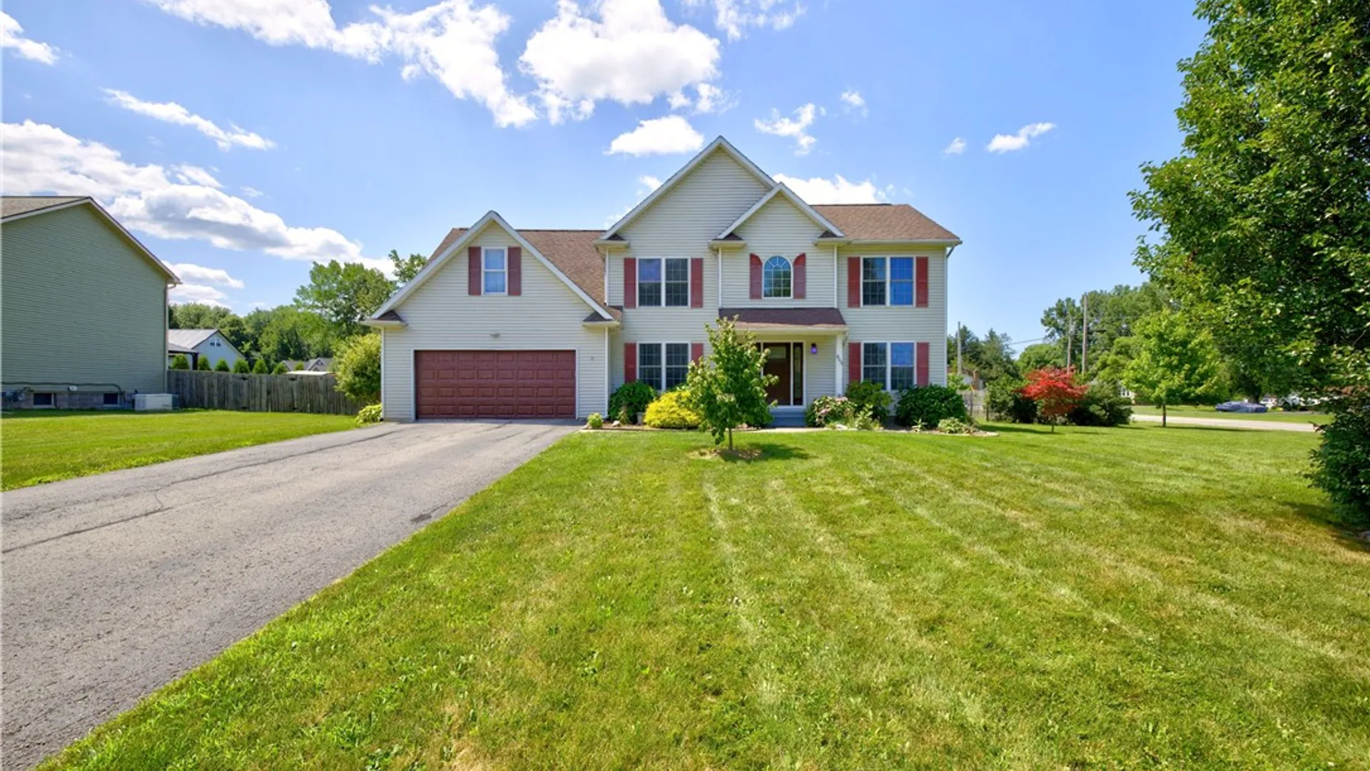 Property at 803 Red Fox Cir, Walworth, NY 14519 29