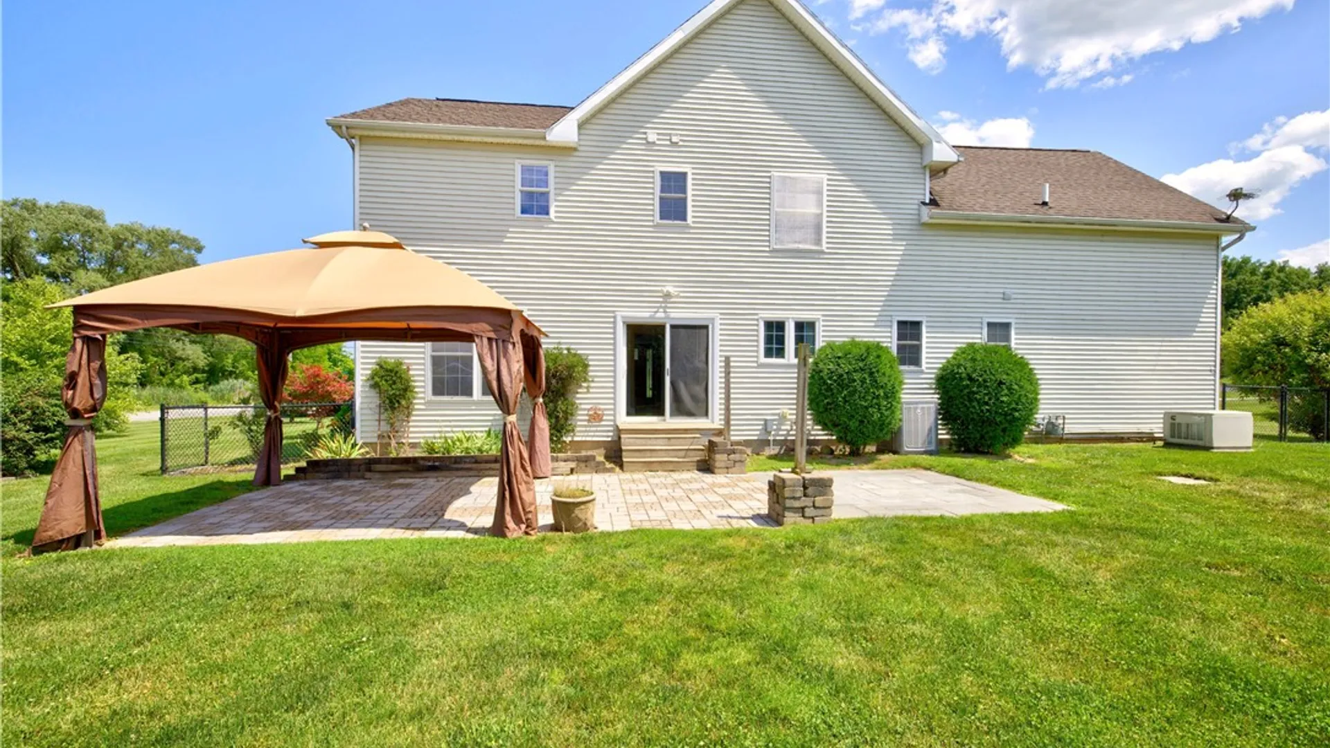 Property at 803 Red Fox Cir, Walworth, NY 14519 3