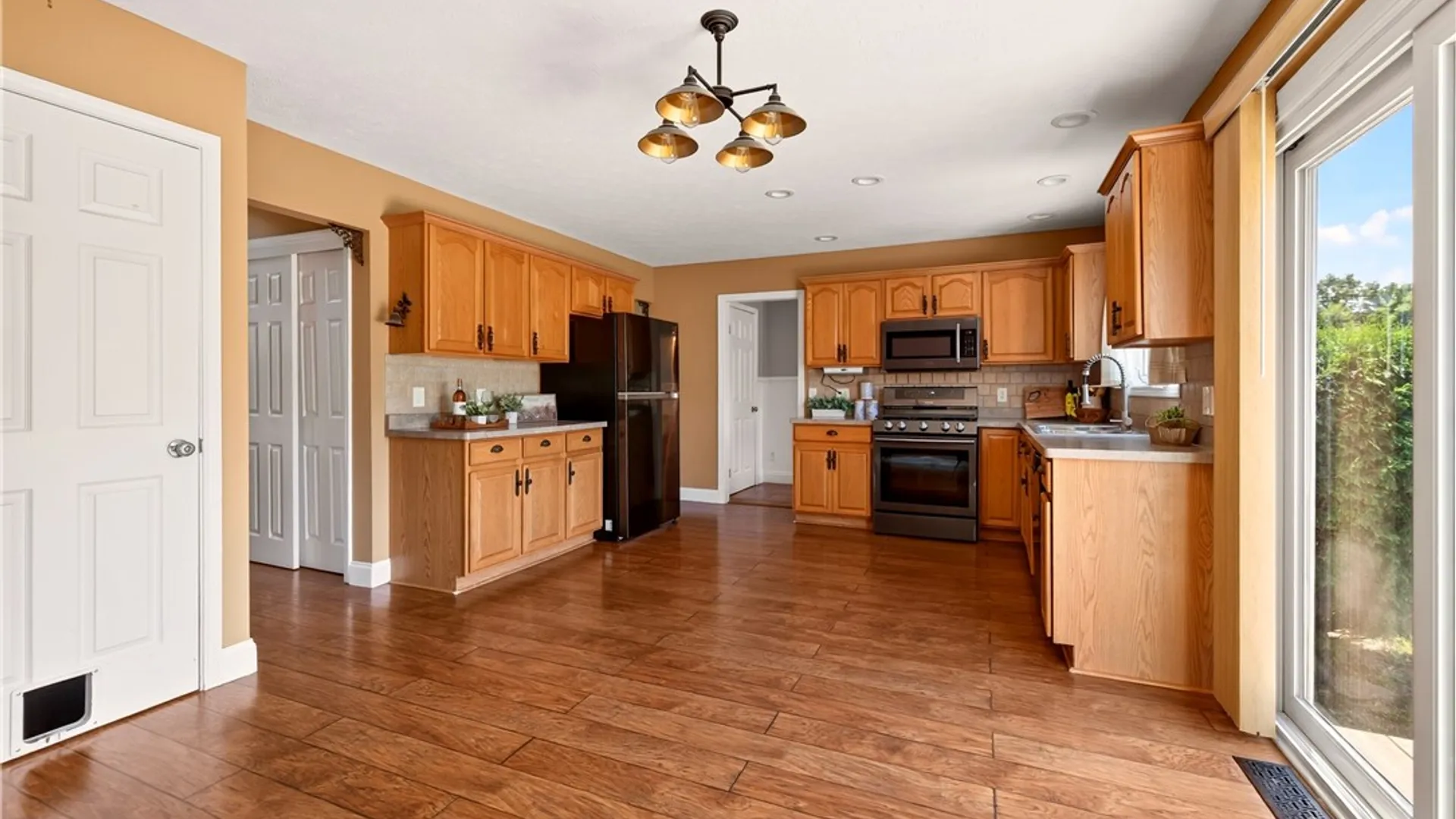 Property at 803 Red Fox Cir, Walworth, NY 14519 11