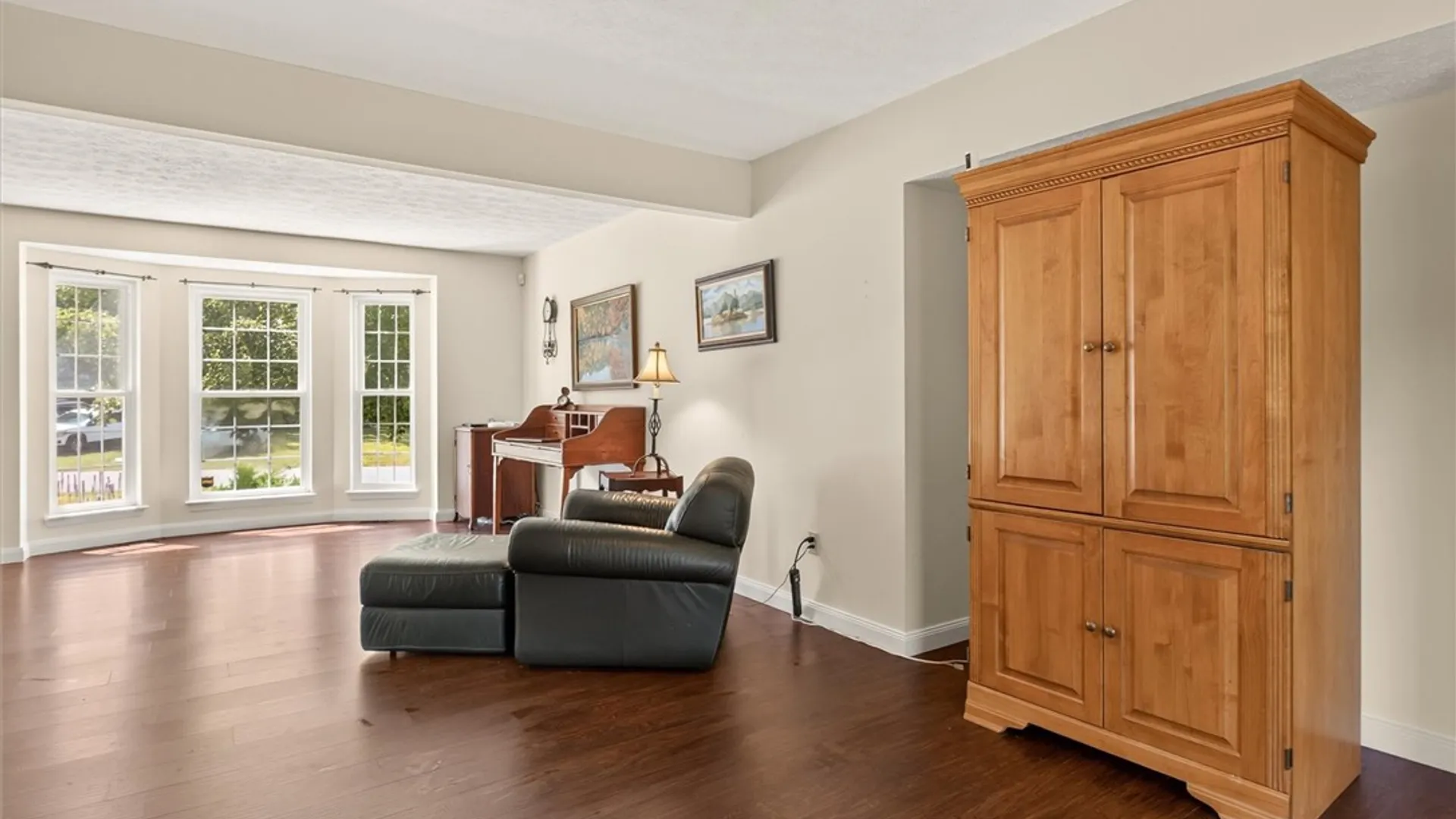Property at 4 Salzer Heights, Henrietta, NY 14586 5