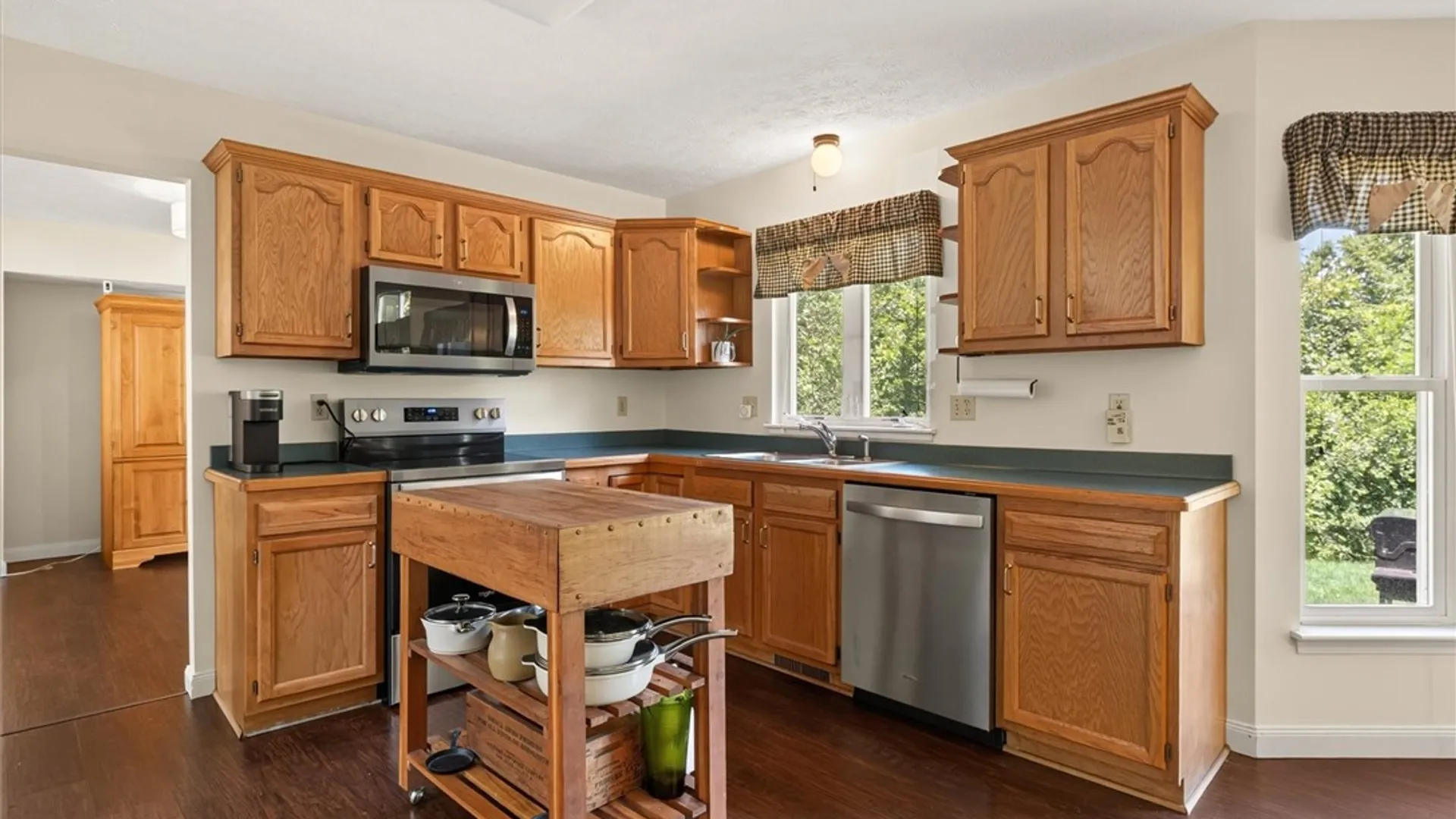 Property at 4 Salzer Heights, Henrietta, NY 14586 15