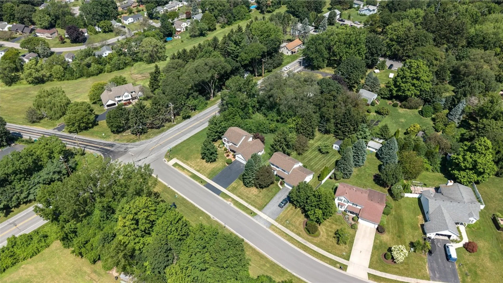 Property at 4 Salzer Heights, Henrietta, NY 14586 38