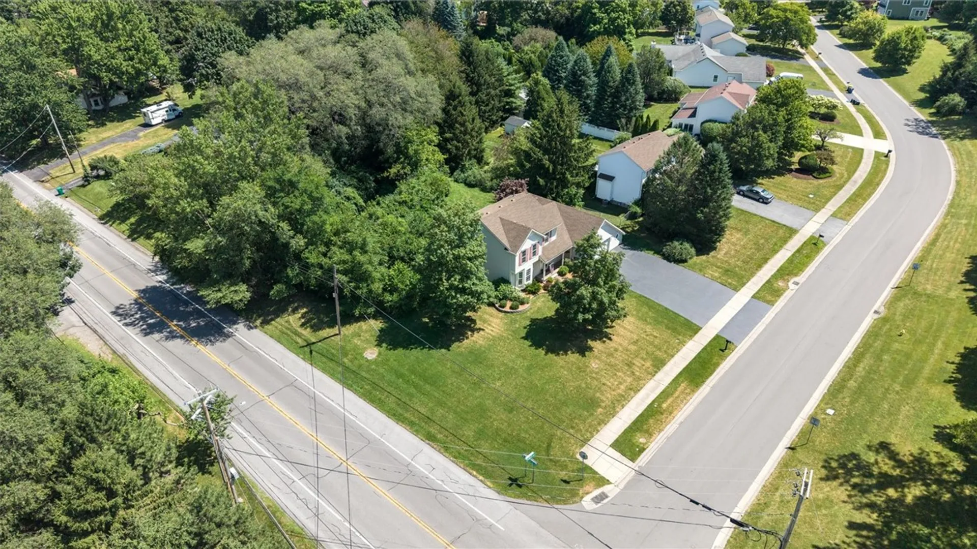 Property at 4 Salzer Heights, Henrietta, NY 14586 39