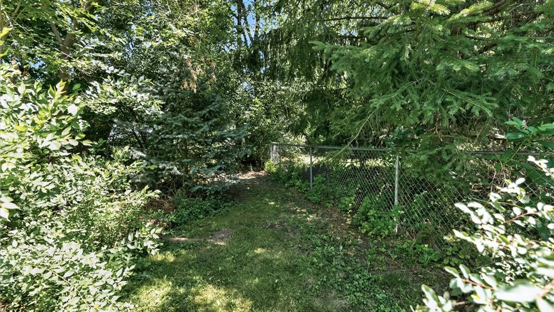 Property at 4 Salzer Heights, Henrietta, NY 14586 40