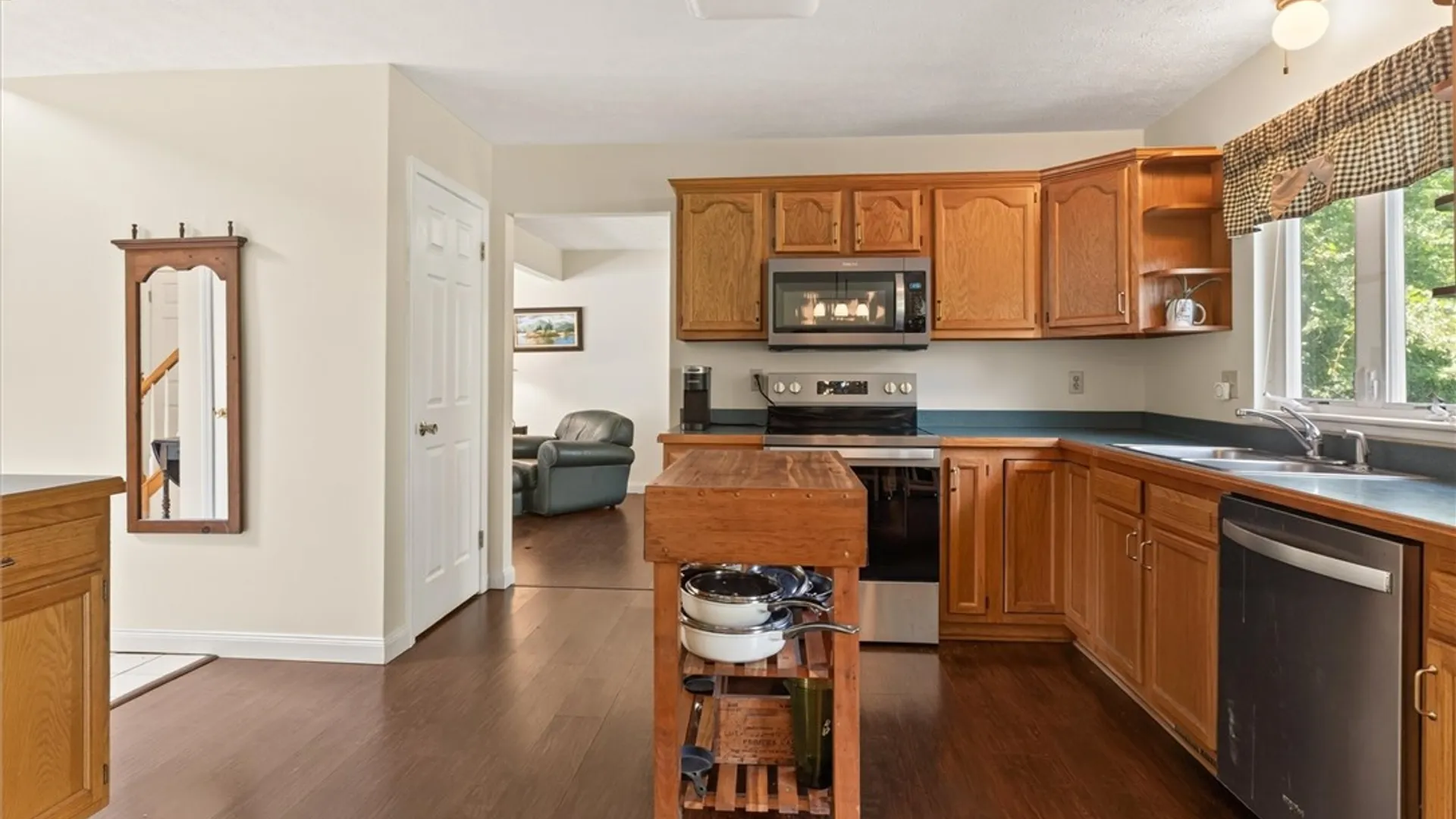 Property at 4 Salzer Heights, Henrietta, NY 14586 8