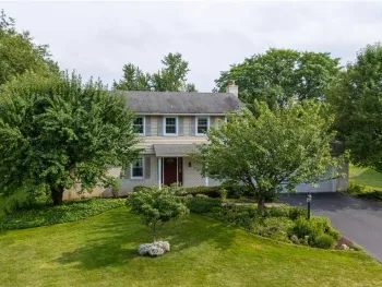 Property at 77 S Ridge Trl, Perinton, NY 14450