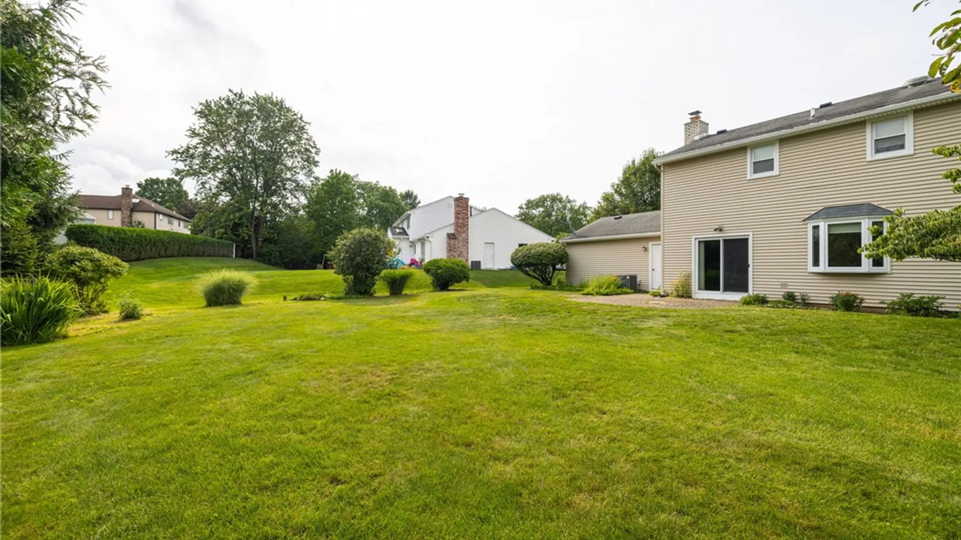 Property at 77 S Ridge Trl, Perinton, NY 14450 5