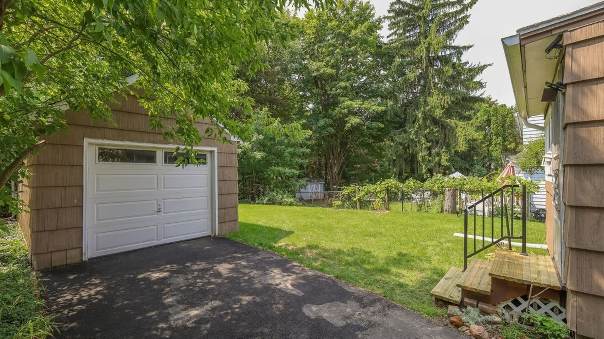 Property at 402 Radcliffe Road, DeWitt, NY 13214 5