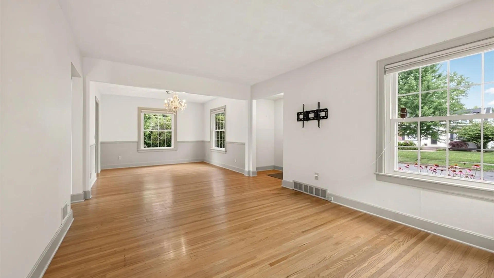 Property at 195 Winstead Road, Rochester, NY 14609 8