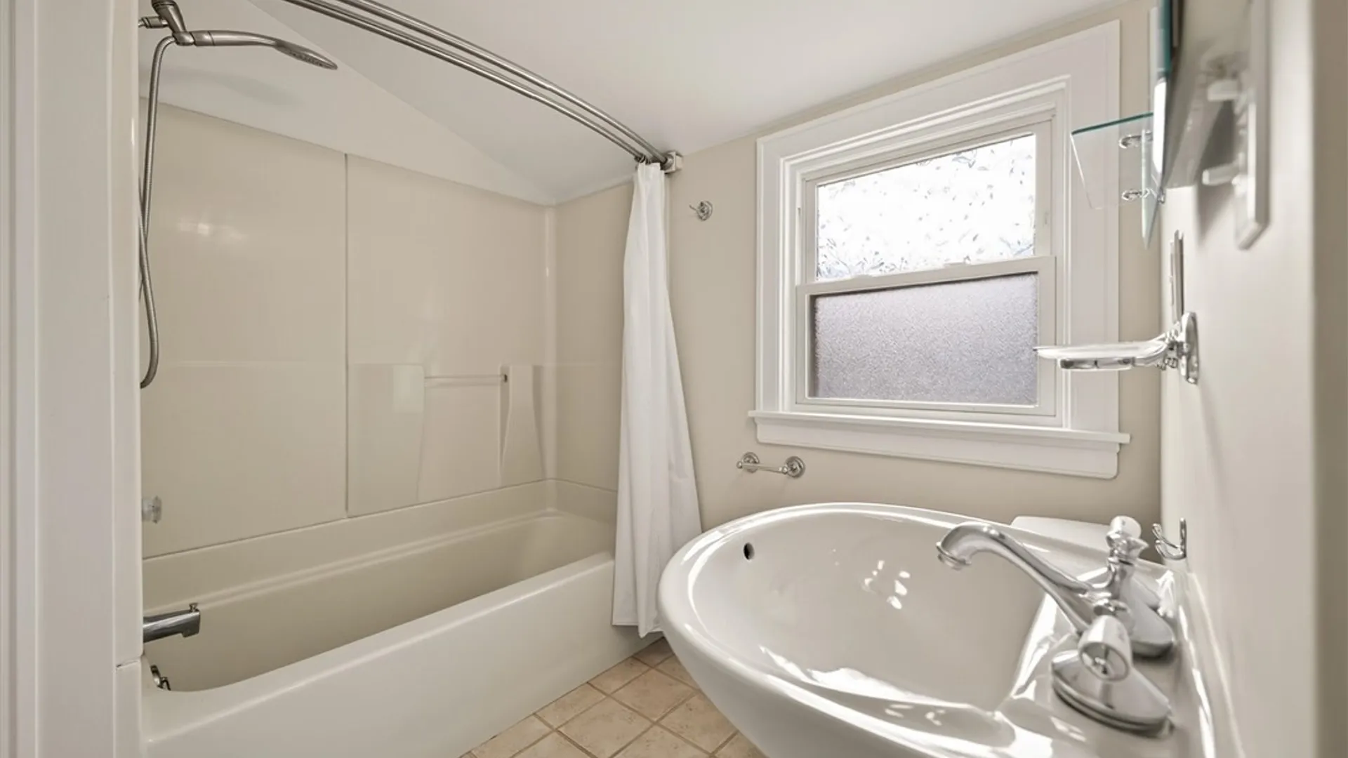 Property at 195 Winstead Road, Rochester, NY 14609 17