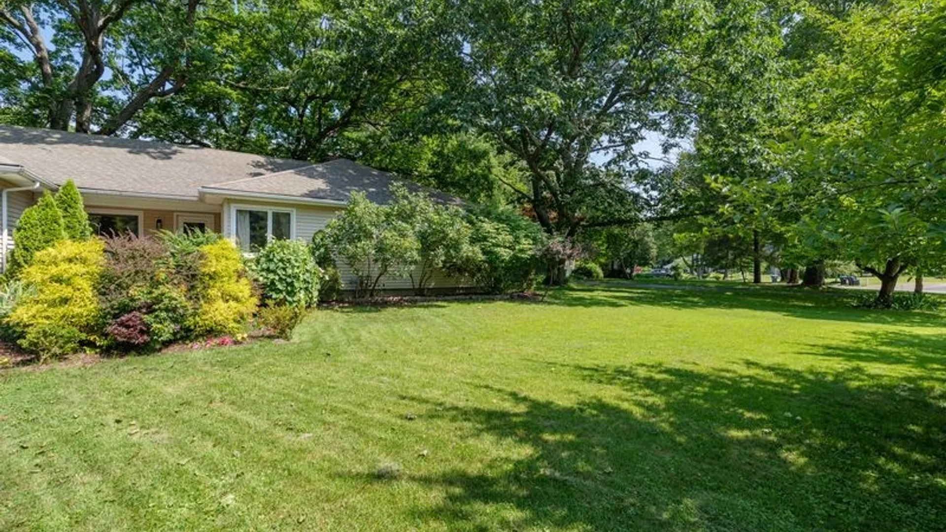 Property at 55 Briar Lane, Irondequoit, NY 14622 6