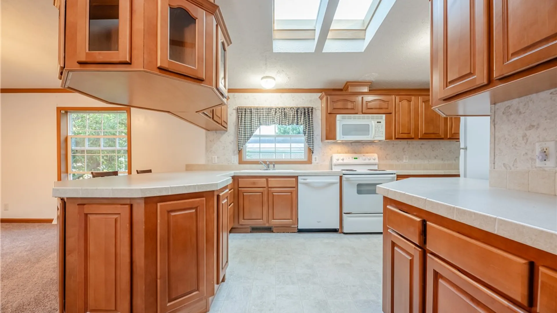Property at 6290 Stillmeadow Way, Williamson, NY 14589 13