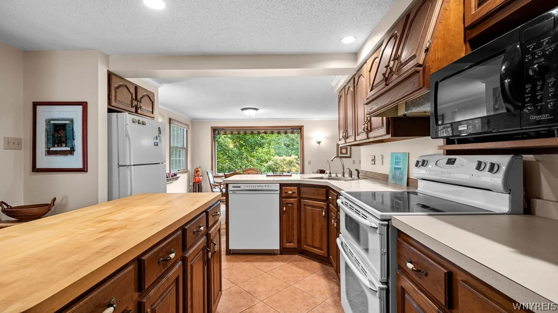 Property at 35 Lehn Springs Drive, Amherst, NY 14221 15