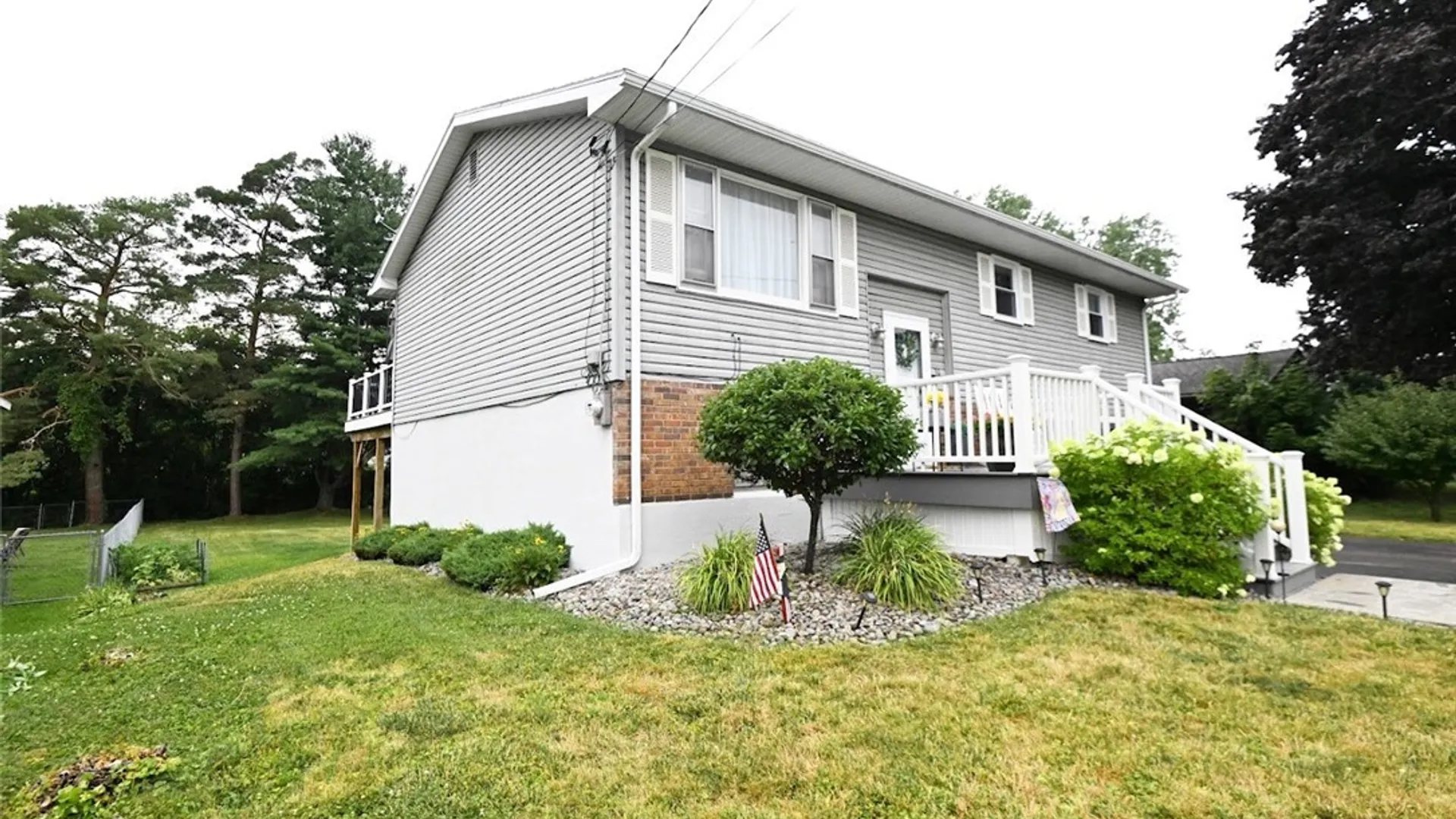 Property at 30 Royal Brook Lane, New Hartford, NY 13417 3