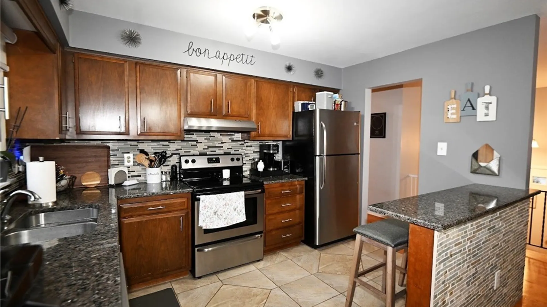 Property at 30 Royal Brook Lane, New Hartford, NY 13417 25