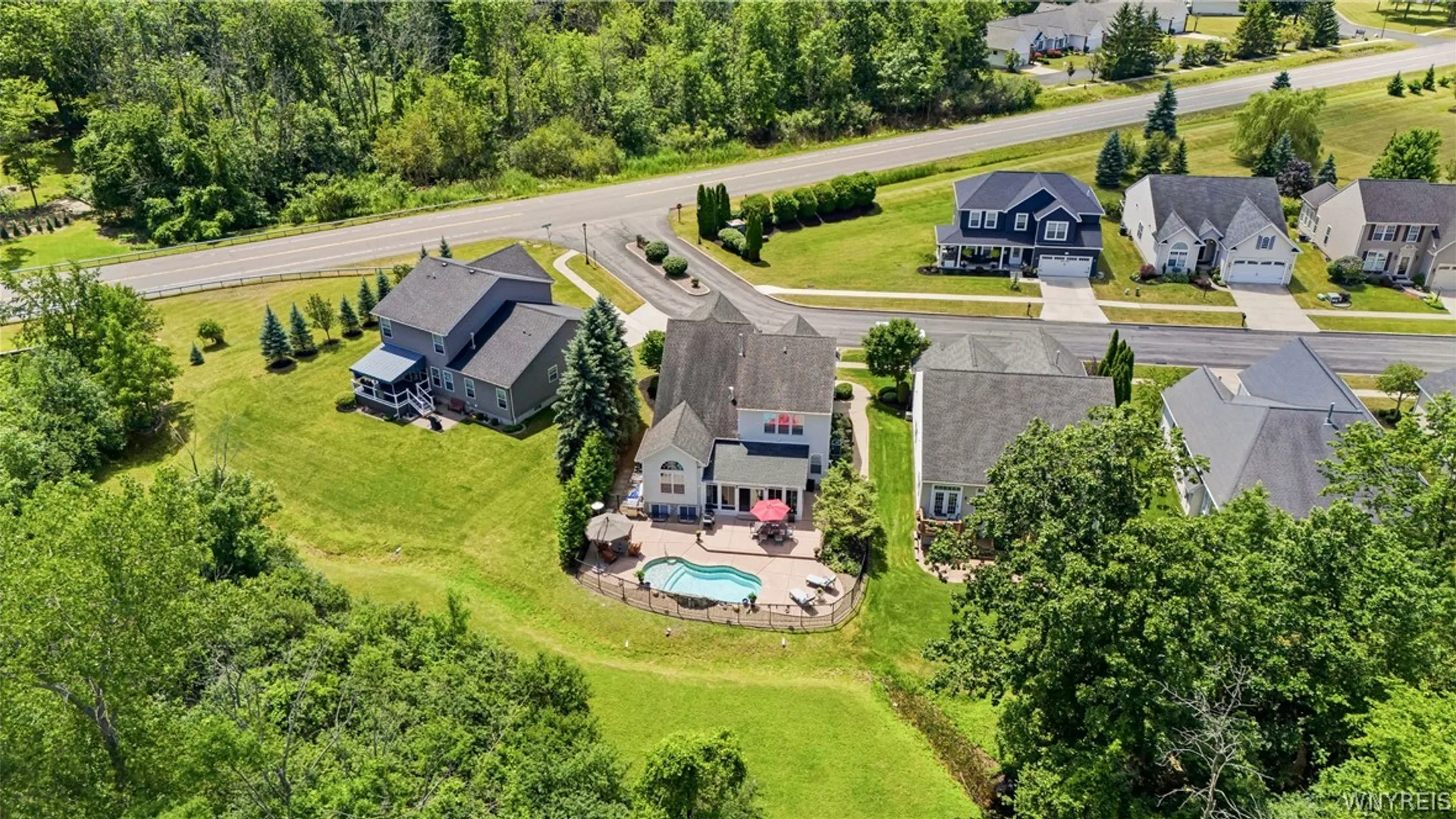 Property at 13 Greenside Drive, Grand Island, NY 14072 46
