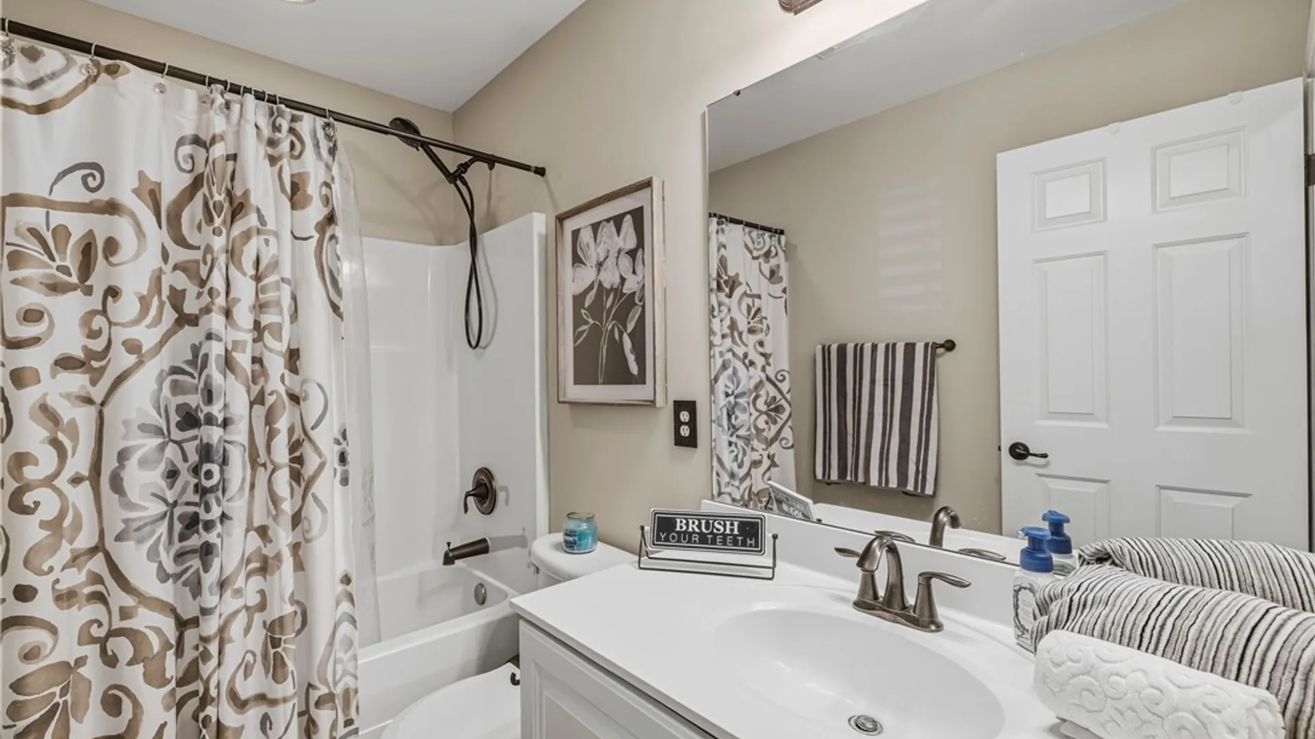 Property at 13 Greenside Drive, Grand Island, NY 14072 30