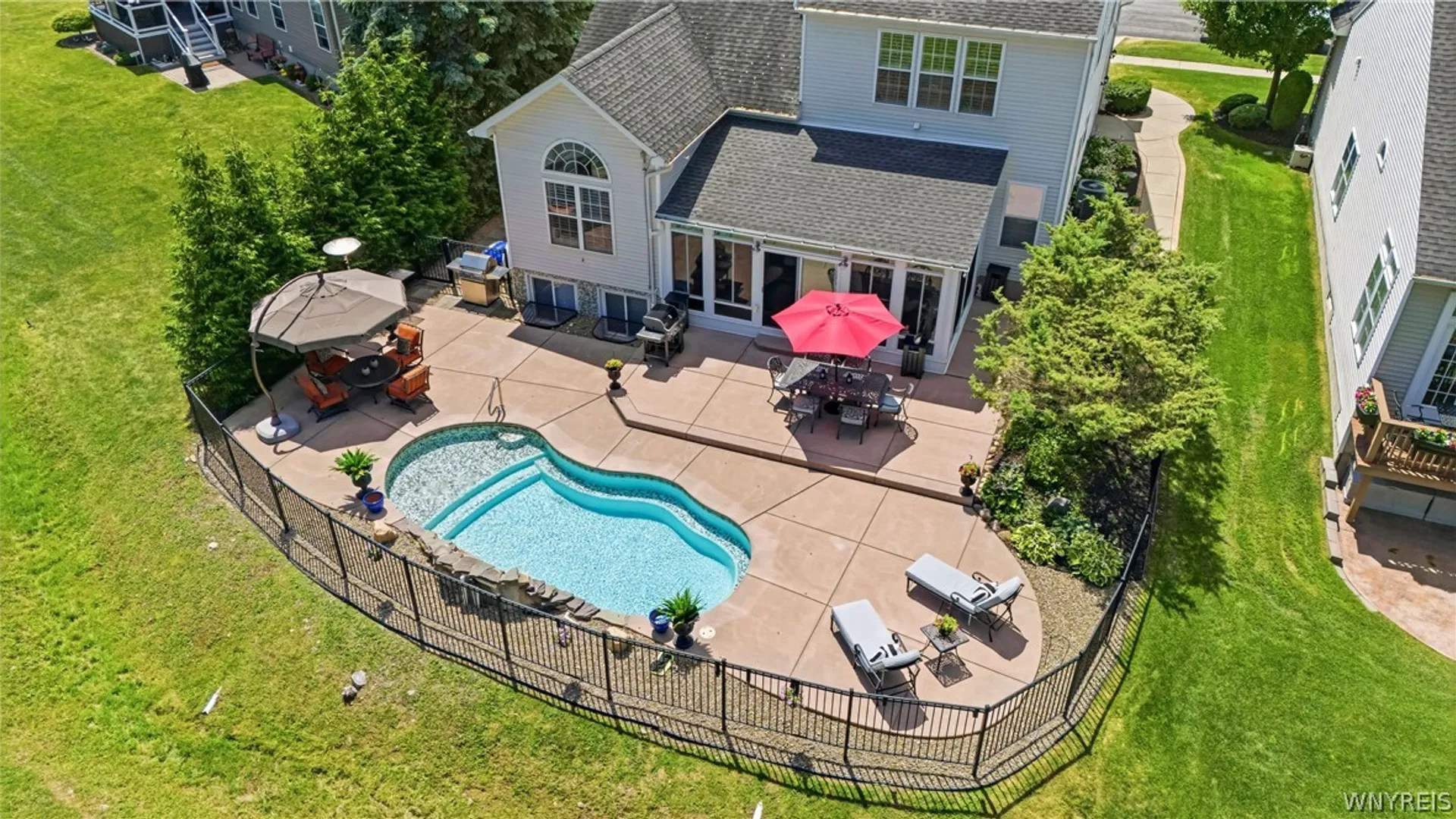Property at 13 Greenside Drive, Grand Island, NY 14072 3