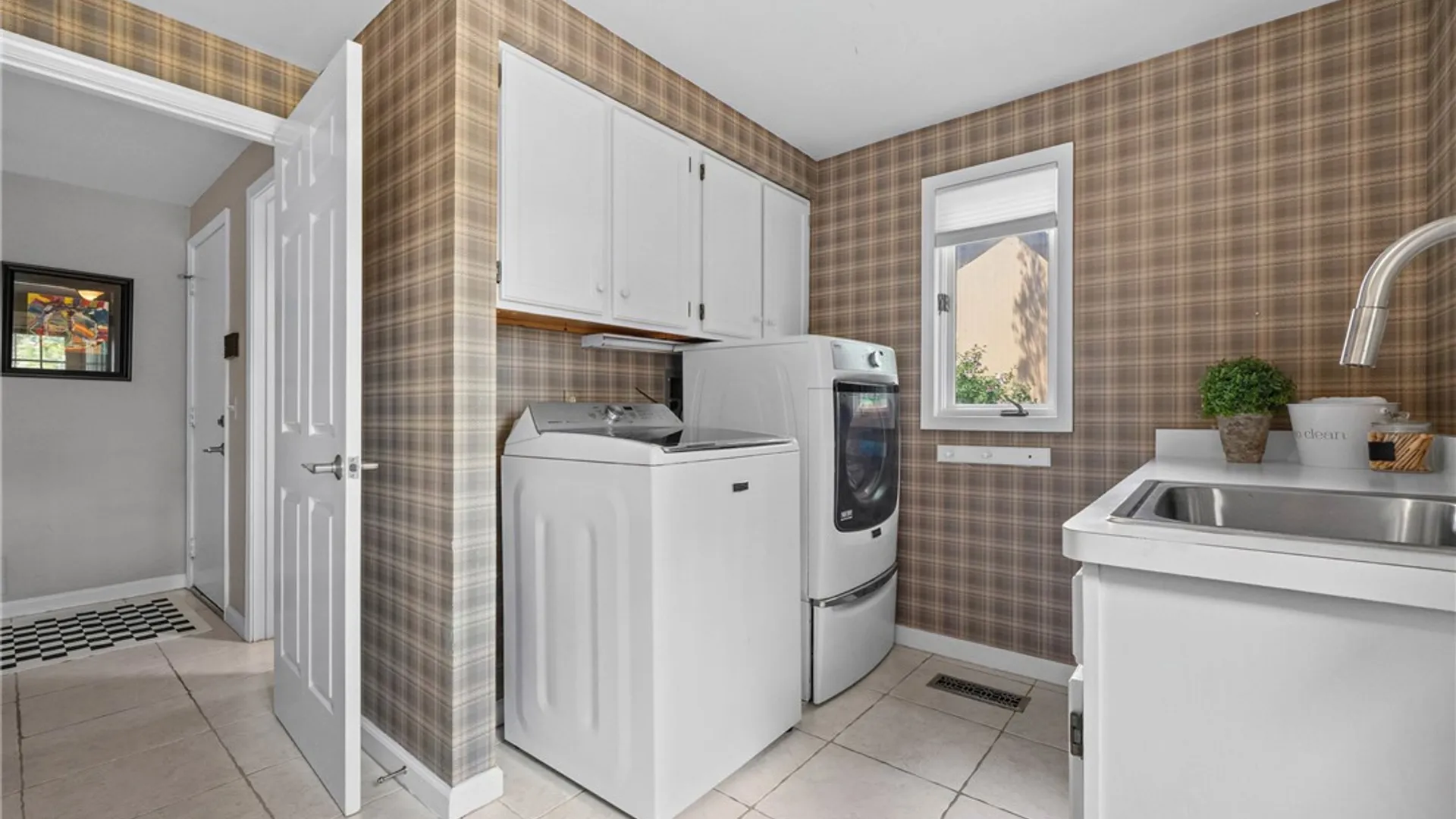 Property at 7 Touraine Court, Pittsford, NY 14534 23