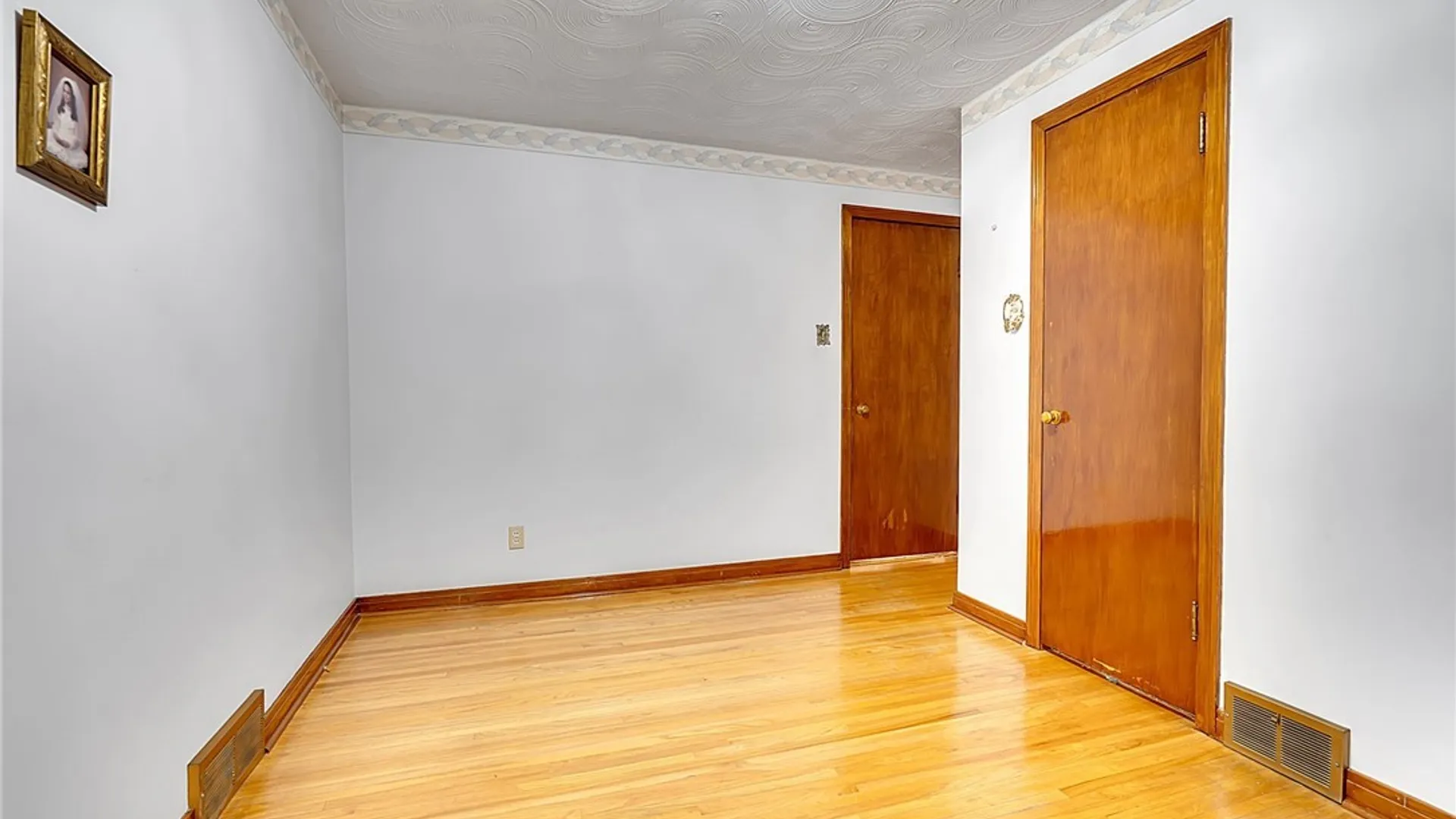 Property at 2789 Orleans Avenue, Niagara Falls, NY 14303 24