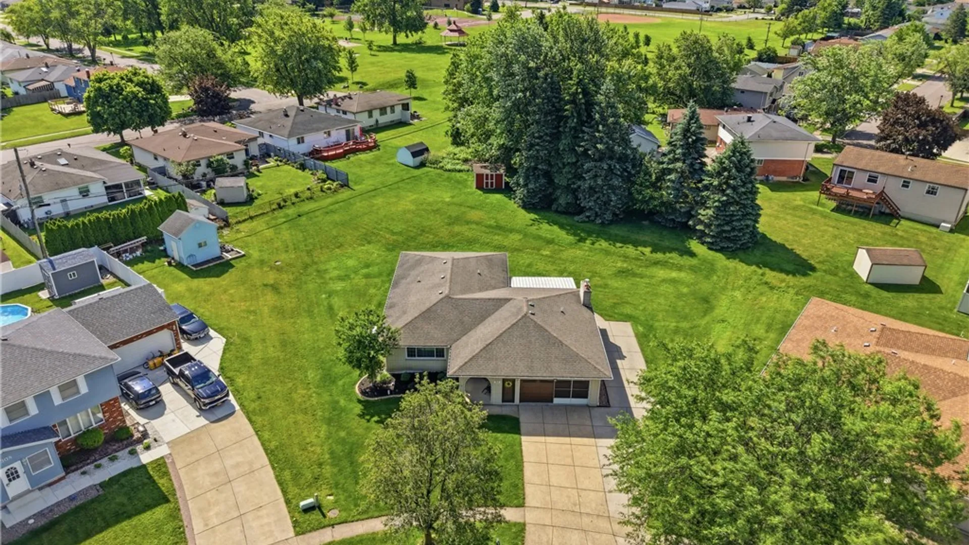 Property at 312 Barbados Drive, Cheektowaga, NY 14227 43
