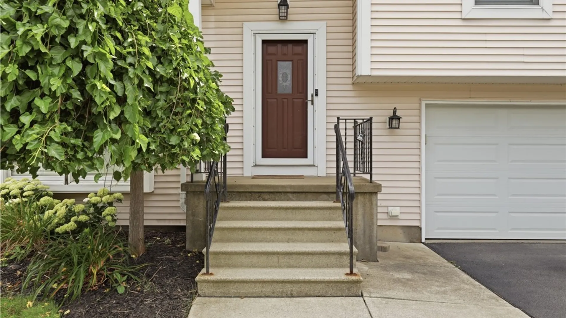 Property at 76 Doehaven Circle, Lancaster, NY 14043 4