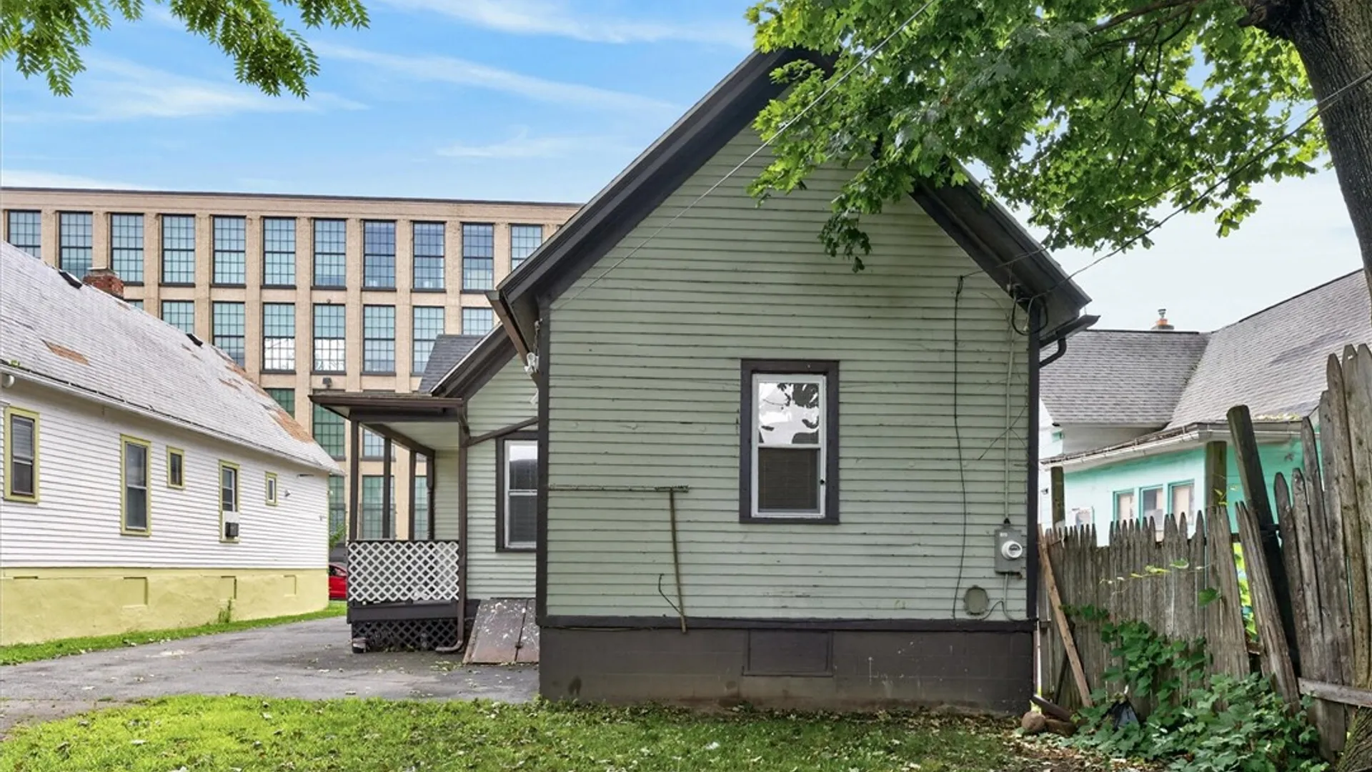 Property at 336 Avenue D, Rochester, NY 14621 4