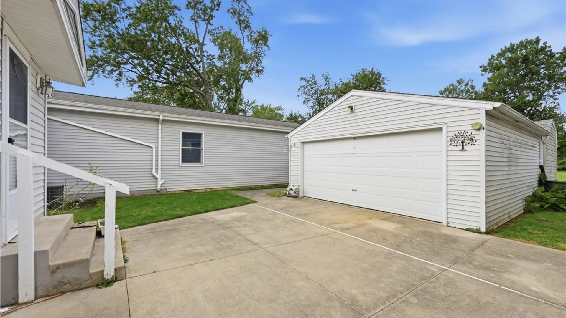 Property at 500 E Stenzil Street, North Tonawanda, NY 14120 25
